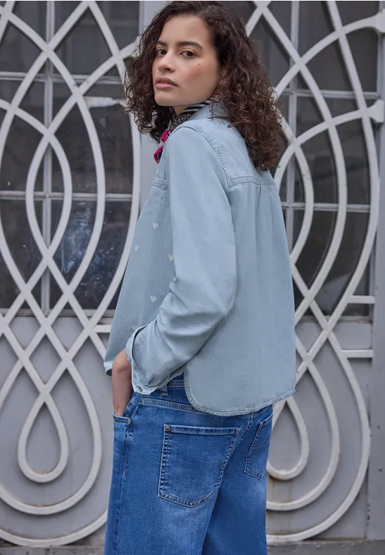 Hemdbluse mit Herzdetails