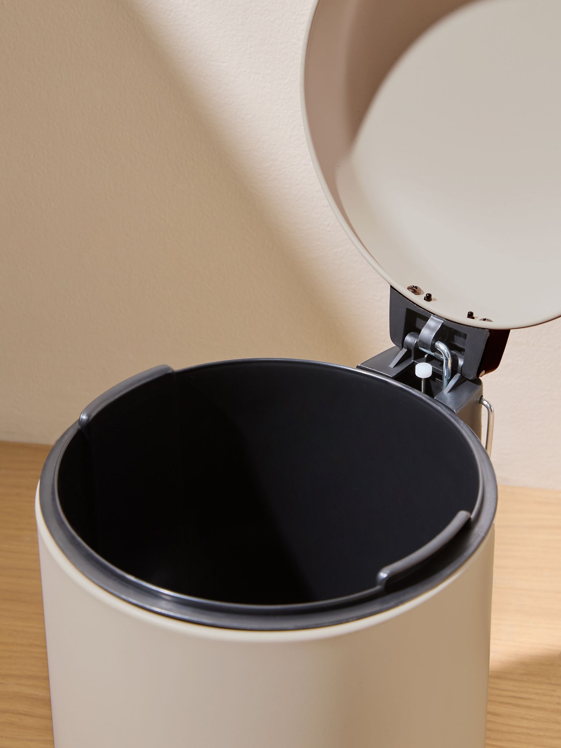 Joss 5 Litre Soft Close Pedal Bin in Cream