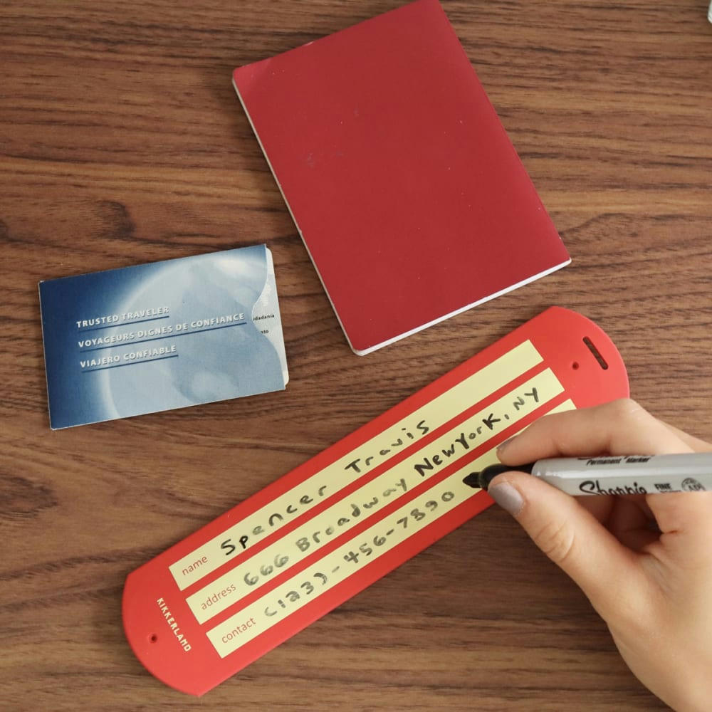 - Etiquette à bagage silicone rouge