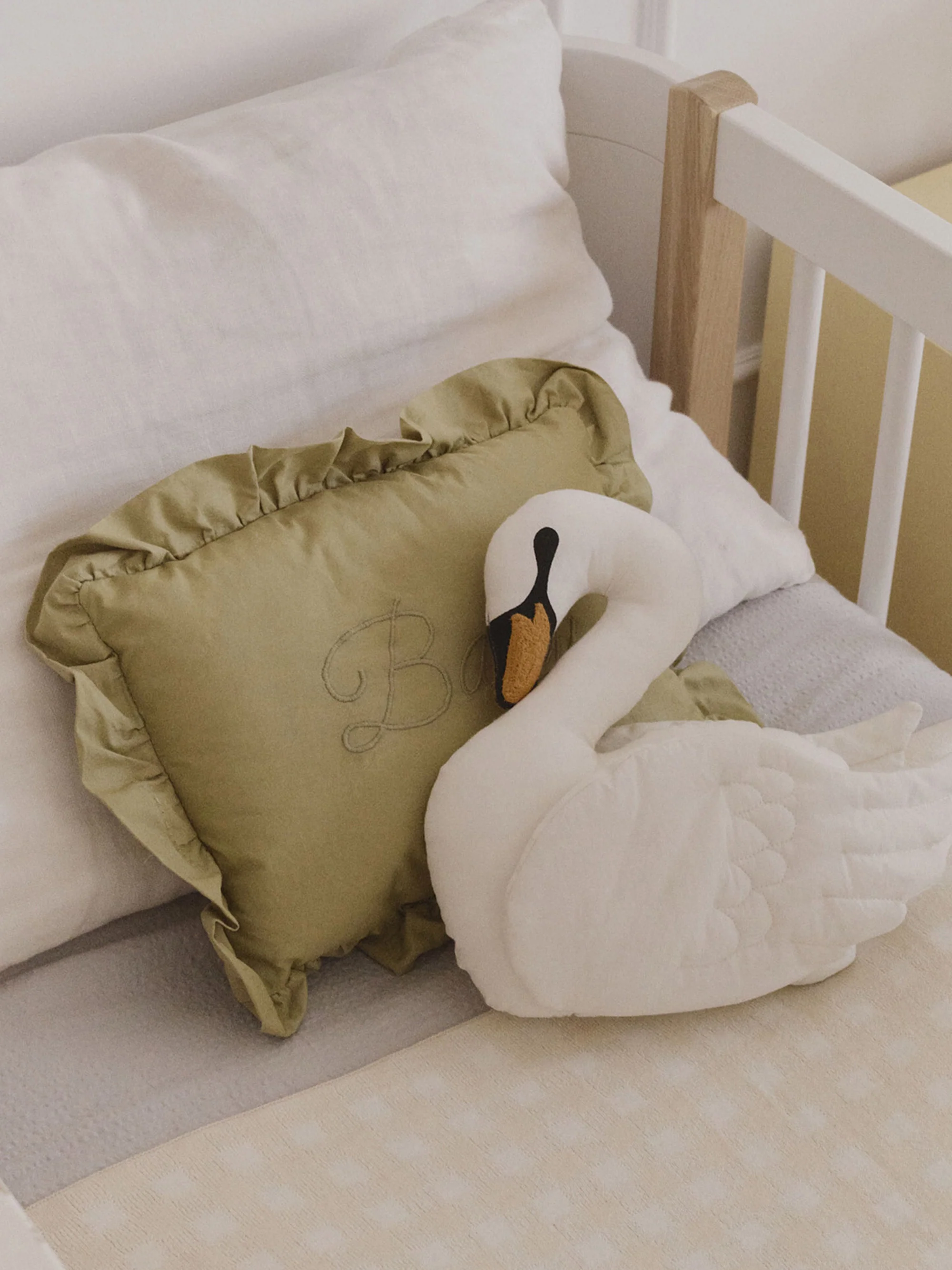 Handgefertigtes Kinder-Kissen Swan Lake