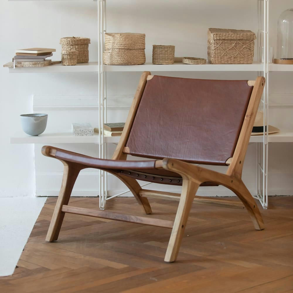KUNA - Fauteuil  en teck et cuir lisse marron