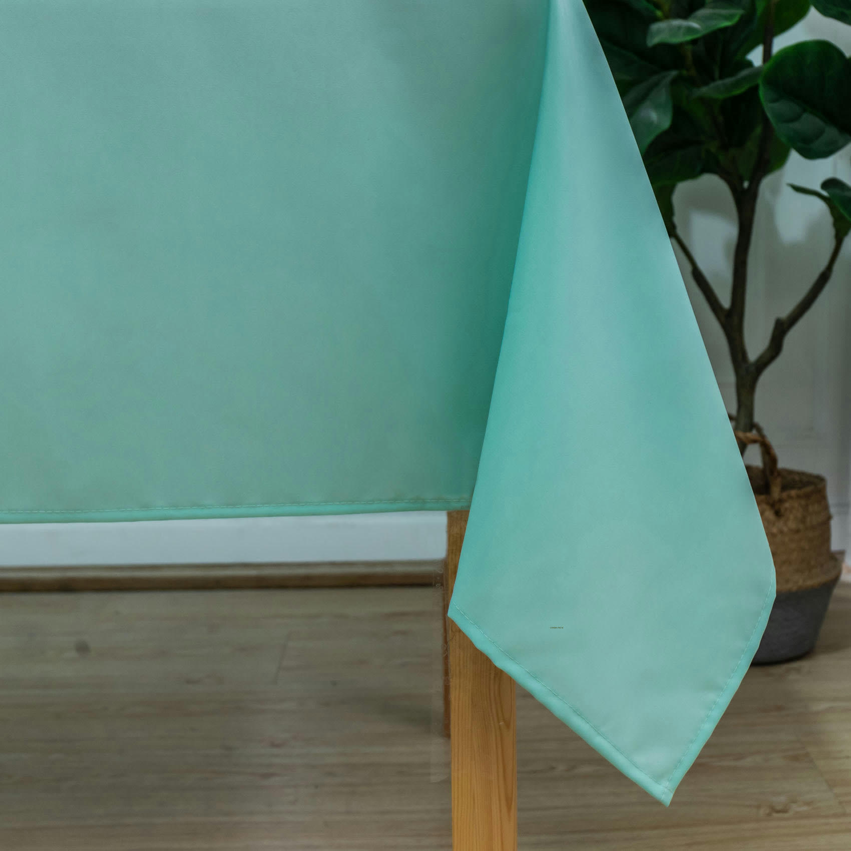 - Nappe rectangulaire enduite et anti tache