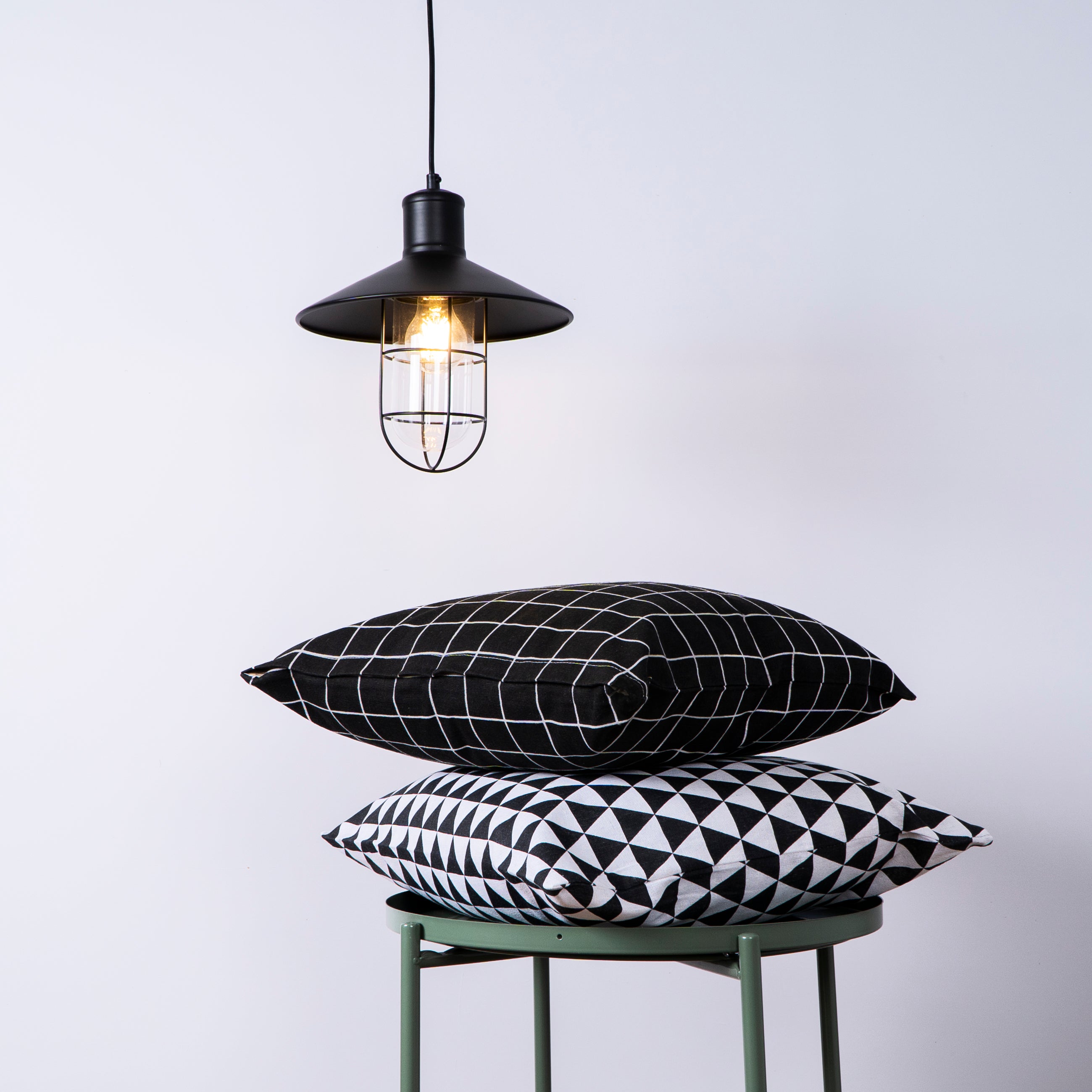 QUVIO Kussenhoes 45 x 45cm Vierkantjes - Zwart