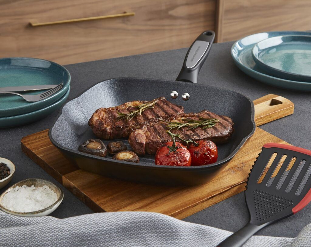 Morphy Richards 26cm Forged Aluminium Ceramica Square Grill Pan - Black