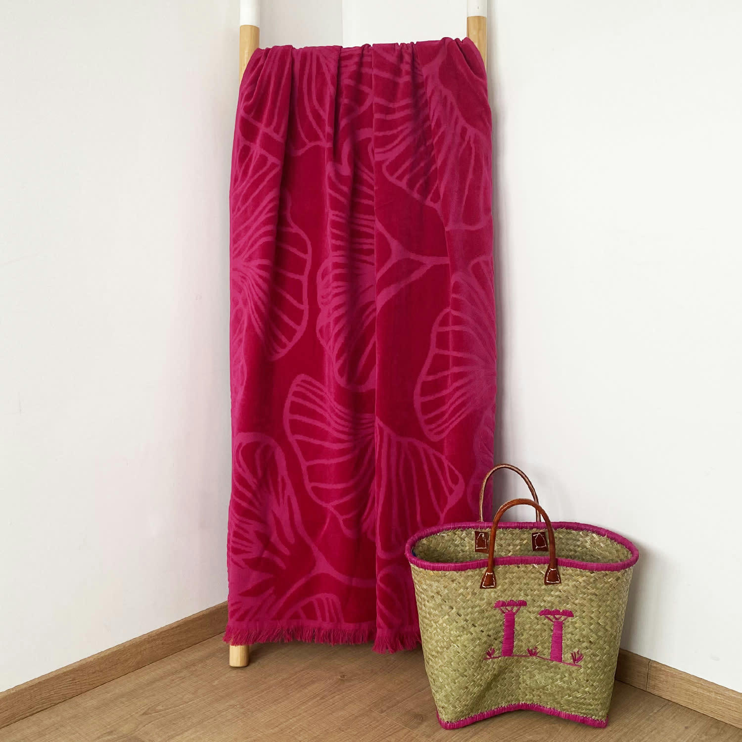 ÉPONGE VELOURS UNIE AVEC MOTIFS CISELÉS - Serviette de plage éponge velours  ciselée Manzanillo 90x170 fuschia