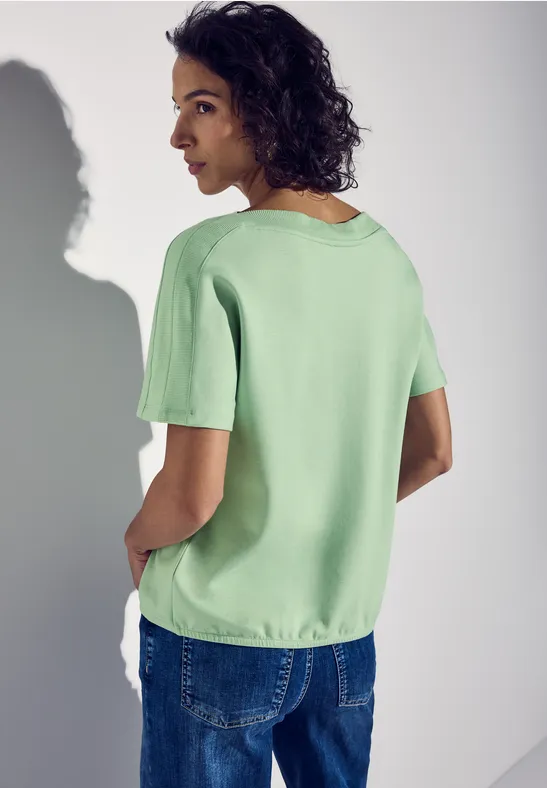 Shirt mit U-Boot-Ausschnitt