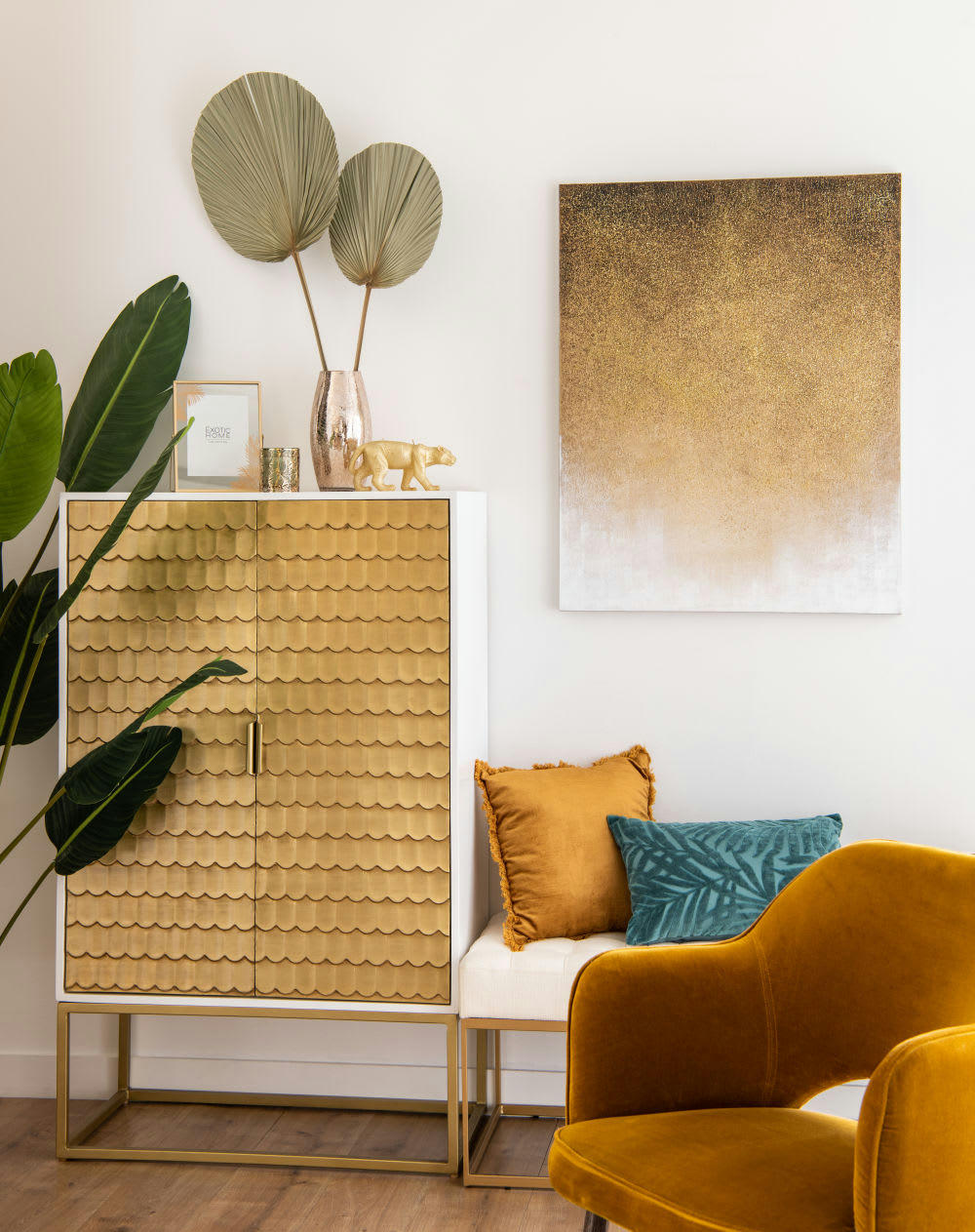 FLORA - Bougie parfumée en métal ajouré motifs fleurs 200g