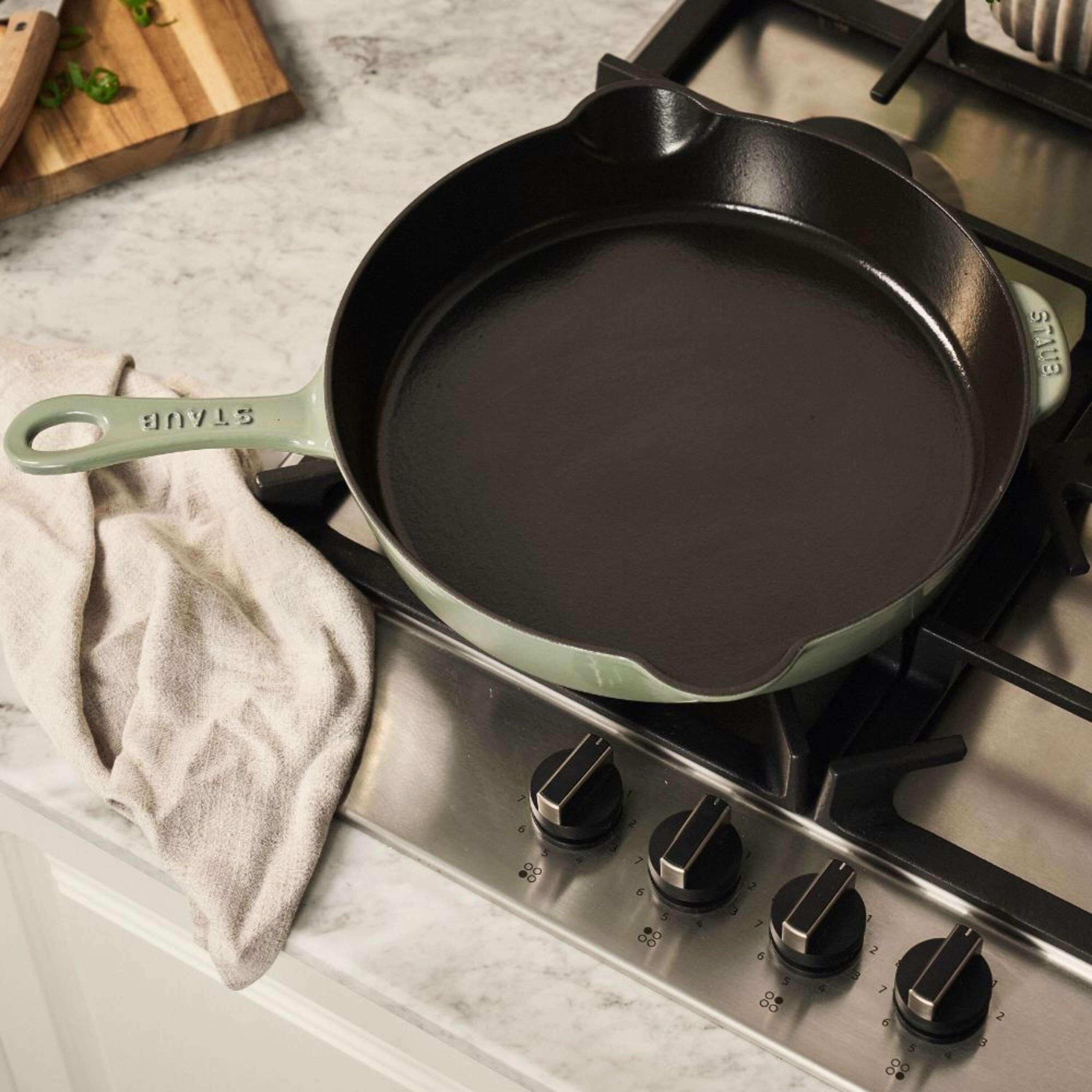 28 cm Cast iron Frying pan traditional eucalyptus