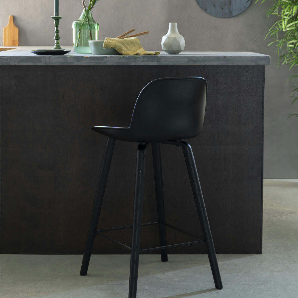 ALBERT KUIP - Lot de 2 tabourets de bar résine et bois pieds noirs 66cm noir