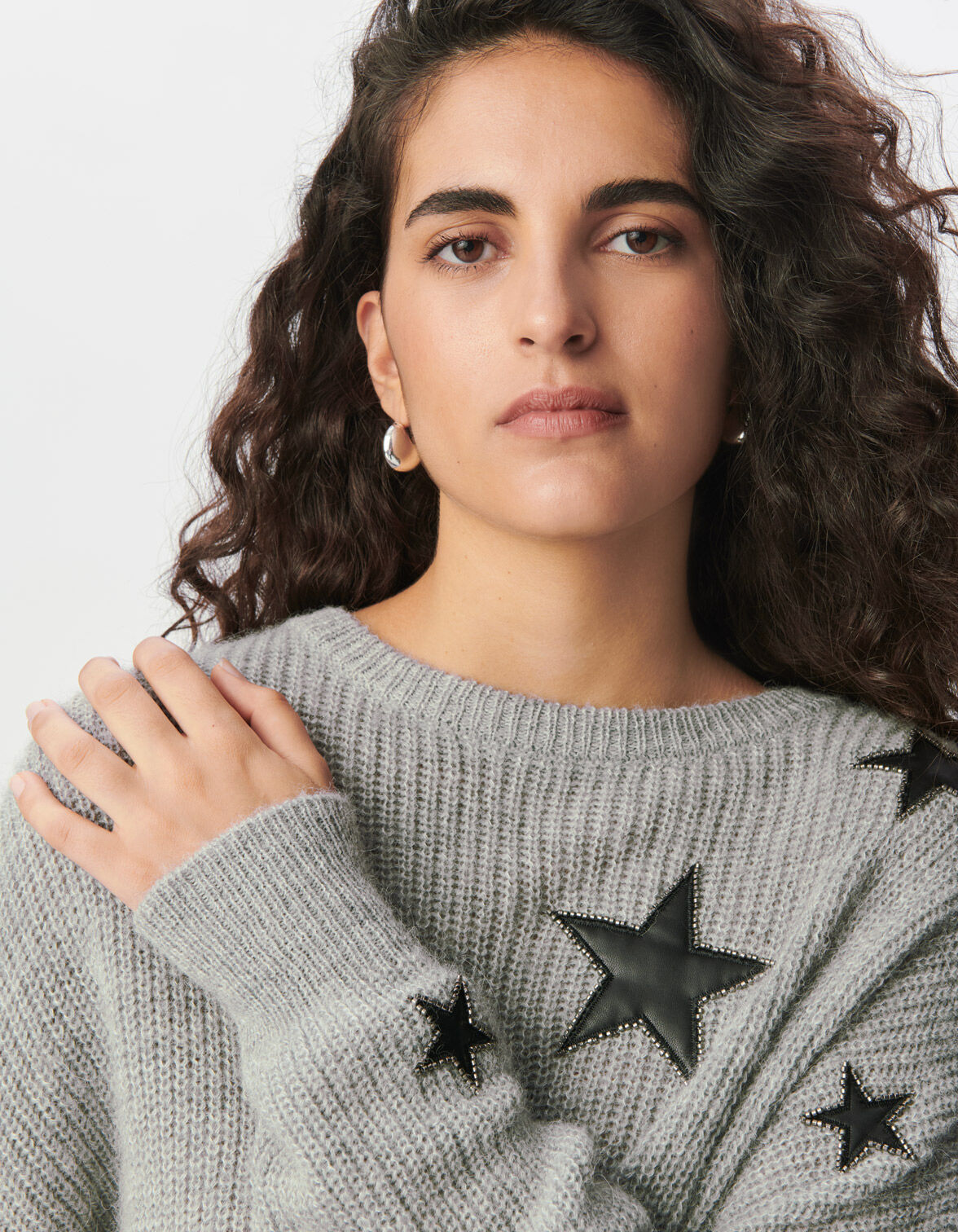 Pull gris tricot découpes rock étoiles et perles Femme