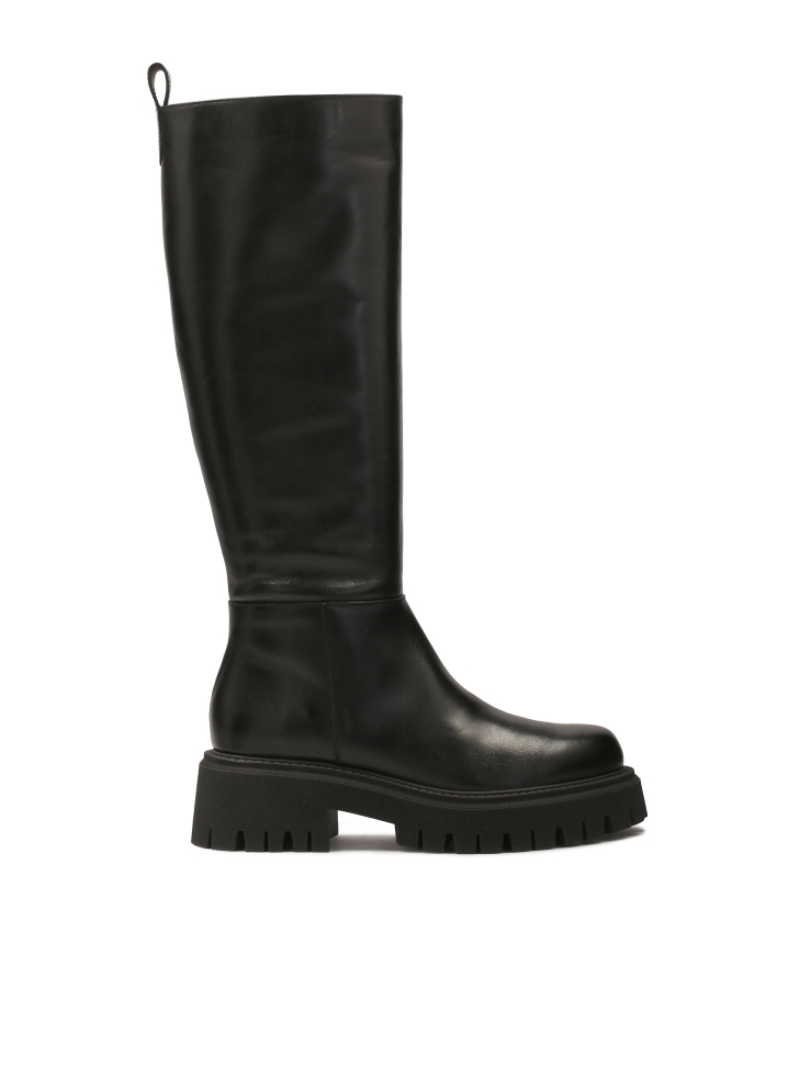 Minimalist black boots on a thick sole