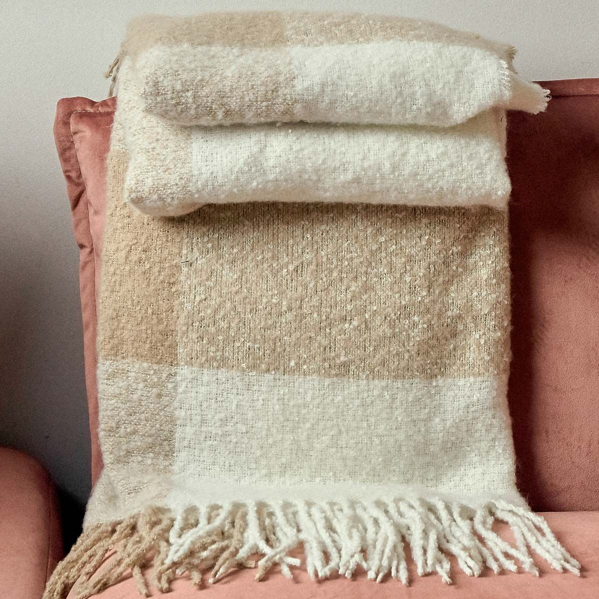 Koc ALLORA z przędzy boucle ecru 130x170cm