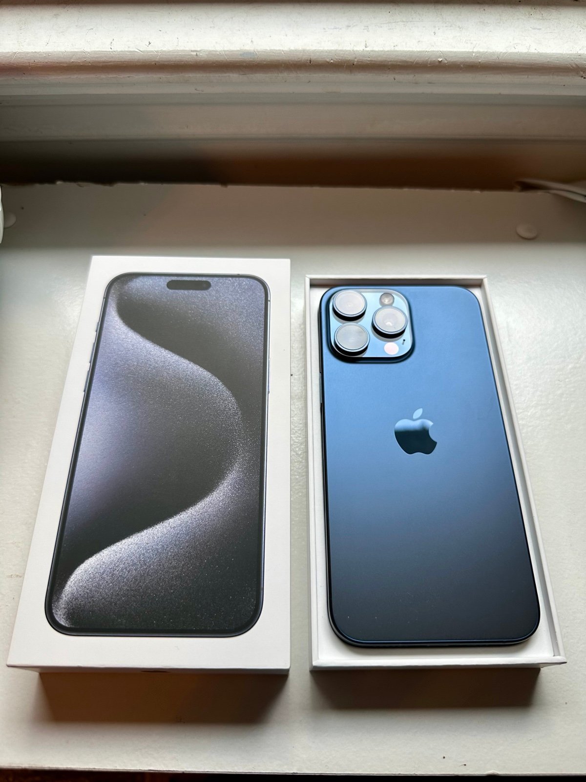 Apple iPhone 15 Pro Max / 256GB / Titanium Blue / AppleCare+