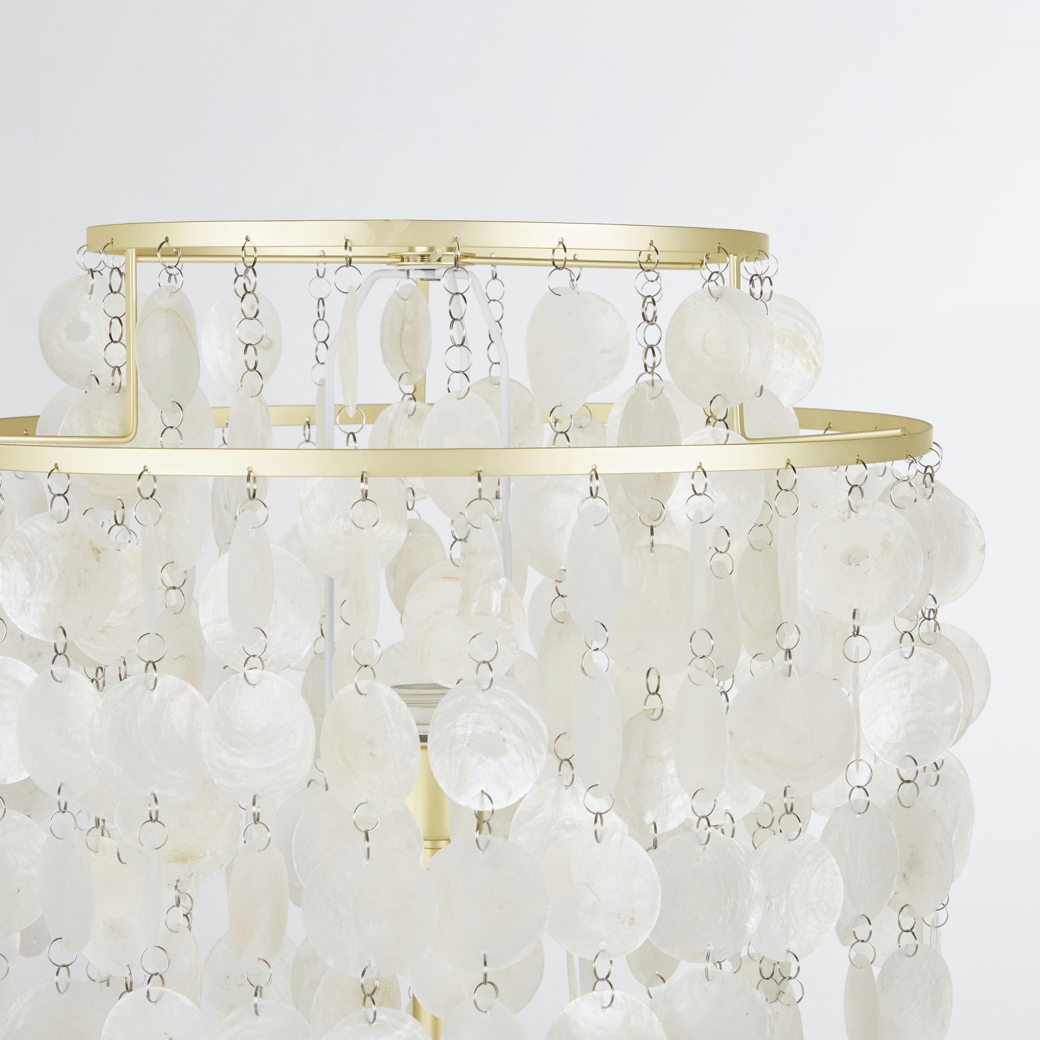 KUTA - Lampadaire en métal doré et abat-jour à pampilles en nacre H170