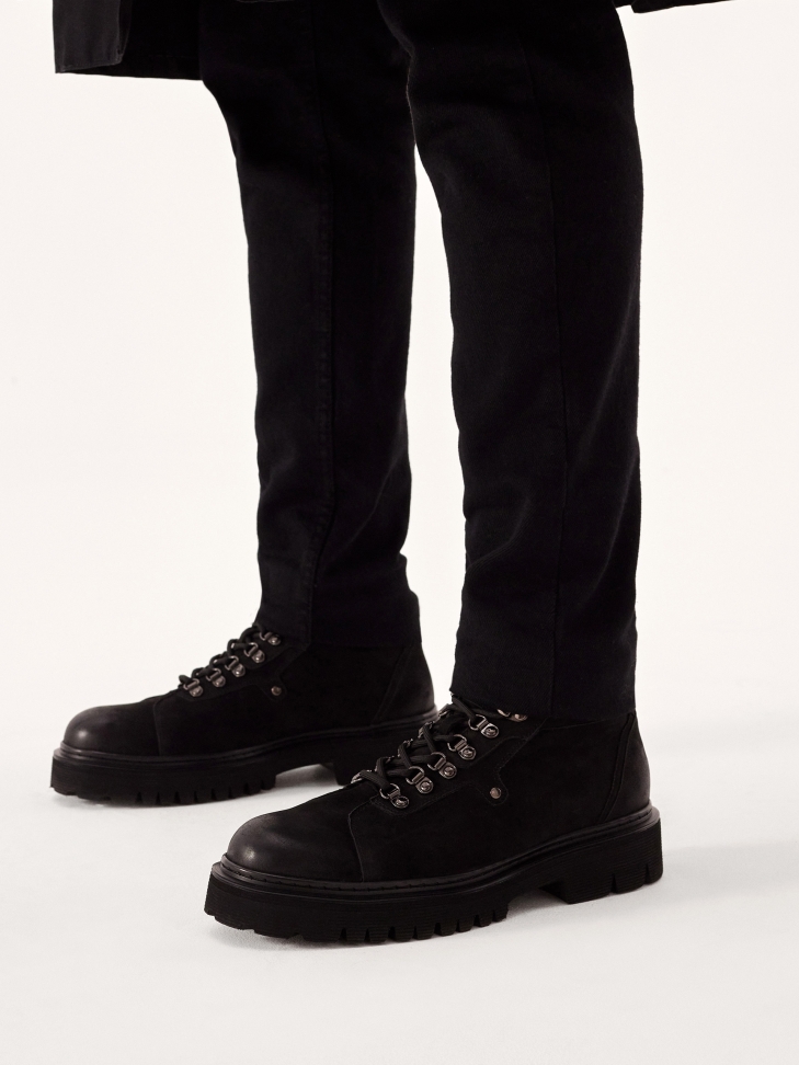 Lace-up nubuck boots