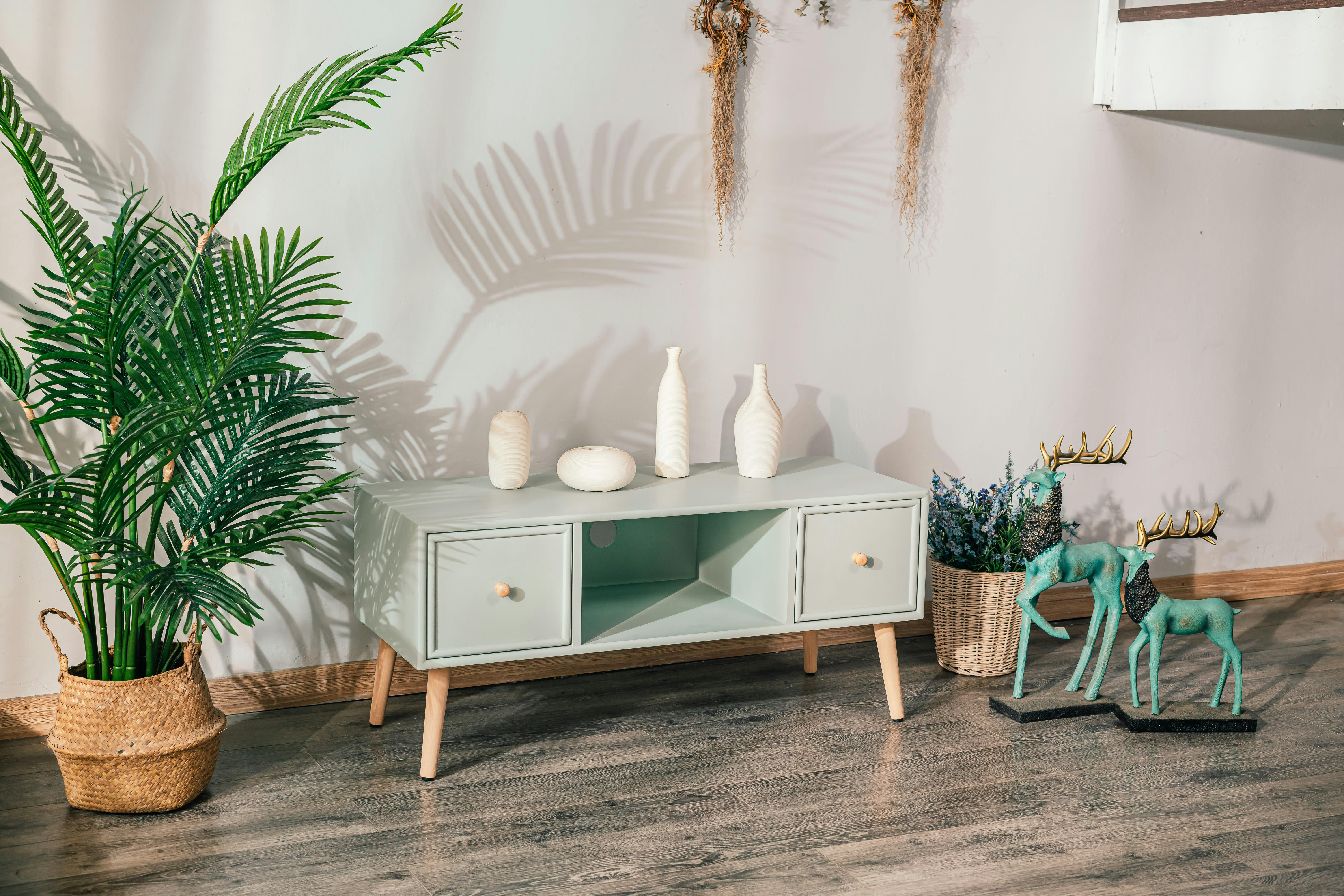 - Meuble TV 2 tiroirs en bois massif vert menthe