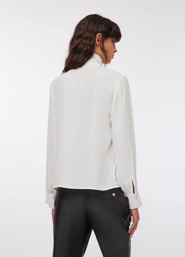 Blusa con sciarpa