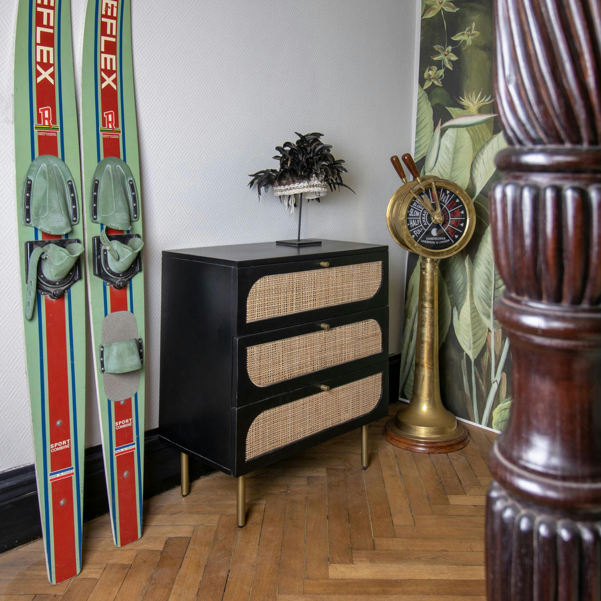 MANAUS - Commode en bois de manguier, rotin et pieds en métal doré