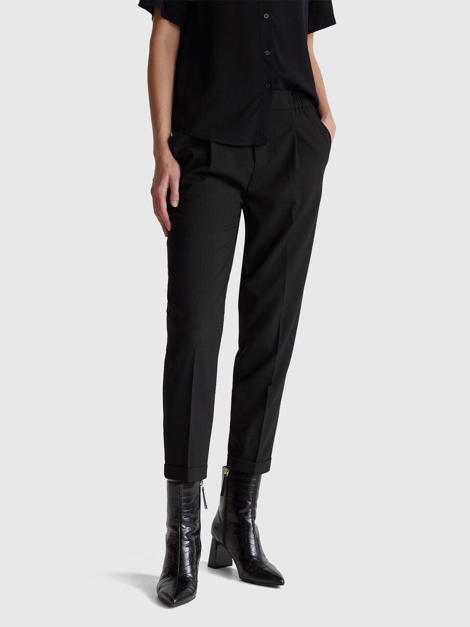 Trousers with cuff in stretch viscose blend