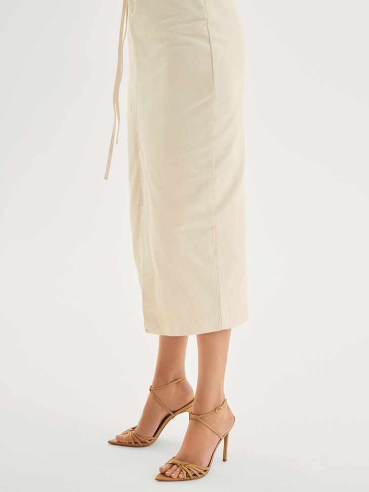 Leather sandals with an effective strap