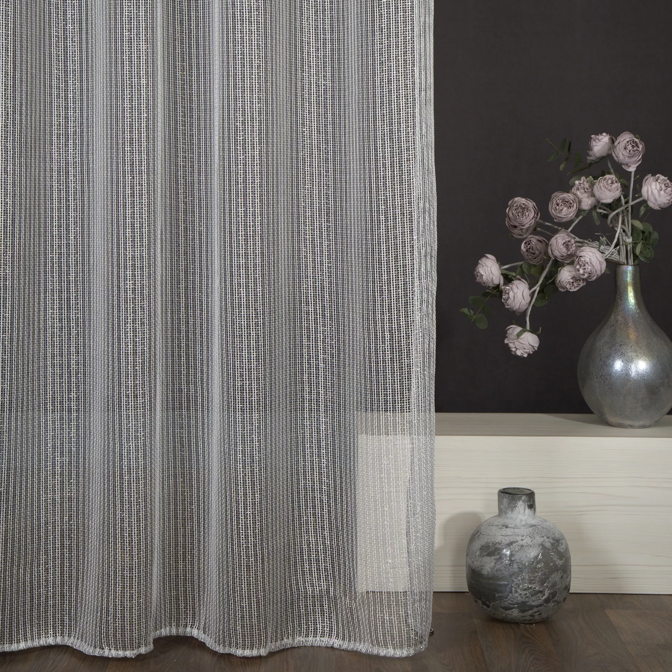 Dekoracja okienna szara o ozdobnym splocie w formie siatki 140x250 cm przelotka - TAMARA
