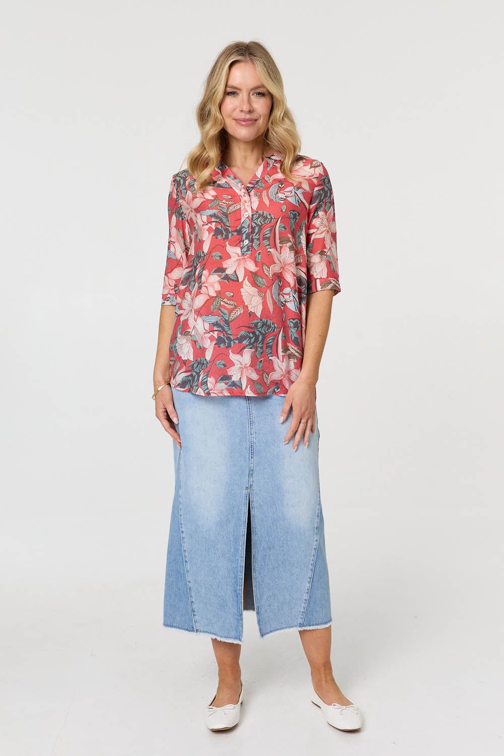 Izabel London Floral 3/4 Sleeve Relaxed V-Neck Blouse