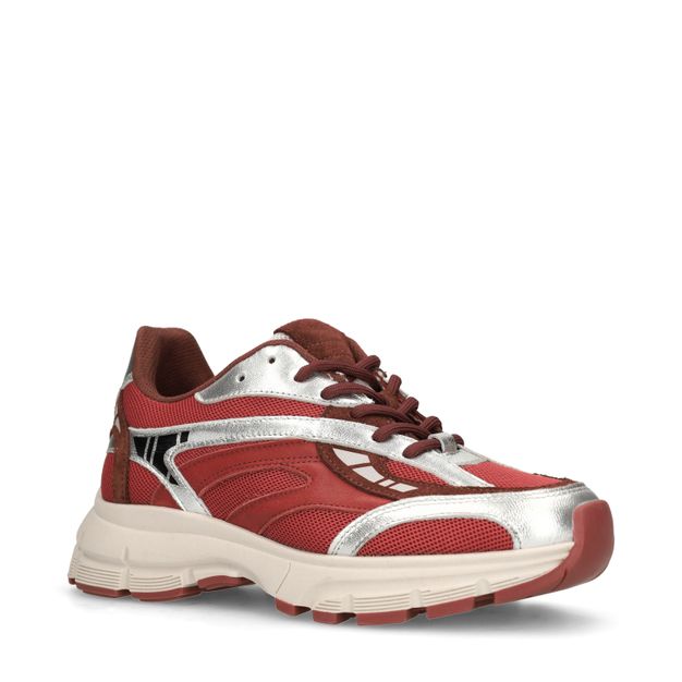 Rode sneakers met zilveren metallic details