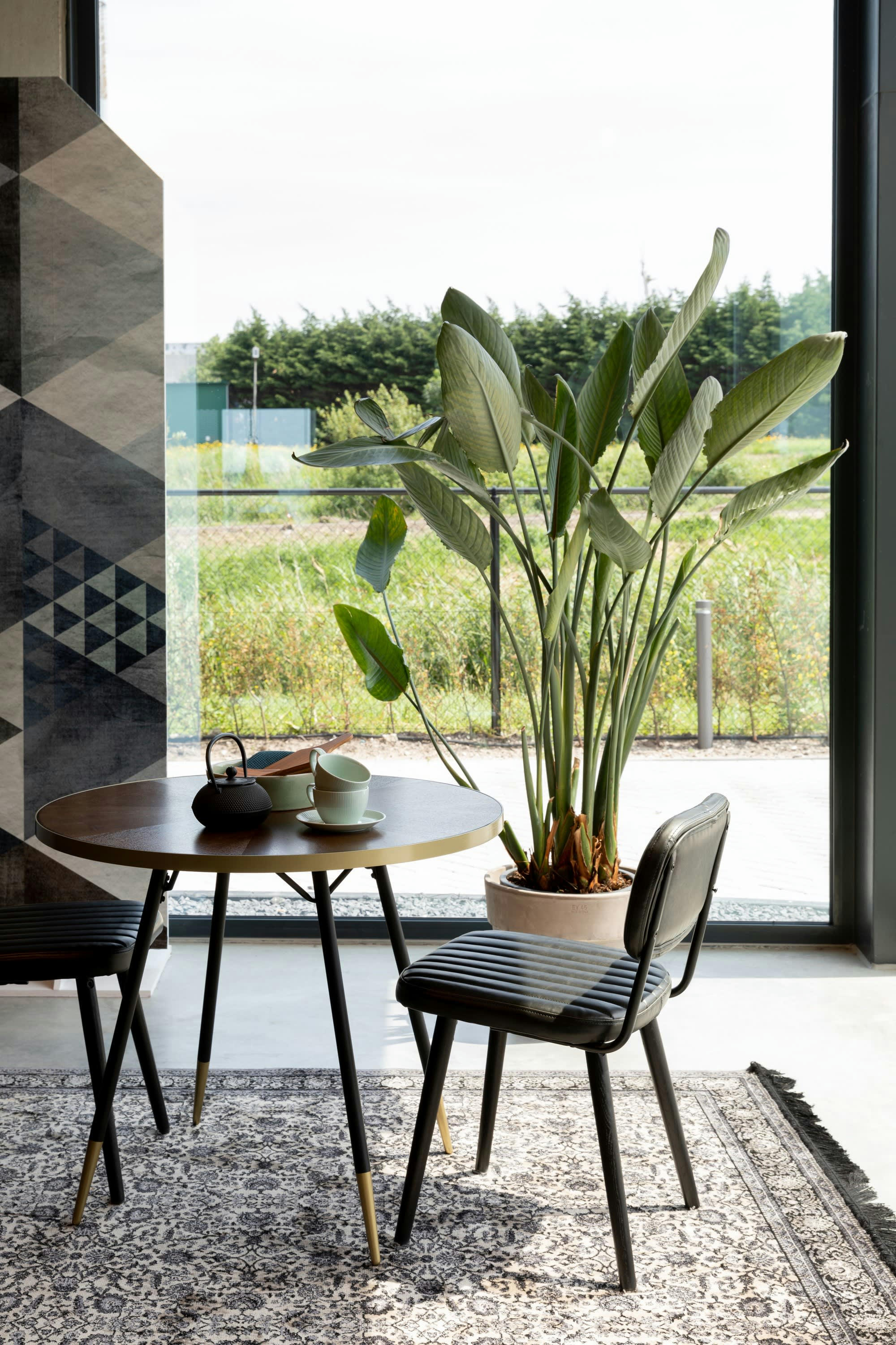 DENISE - Table ronde en bois marron