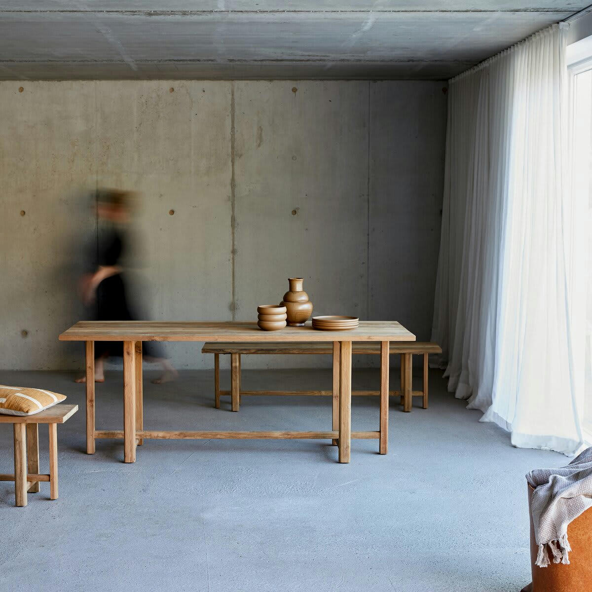 ANTONIA - Table en teck massif recyclé 6-8 pers