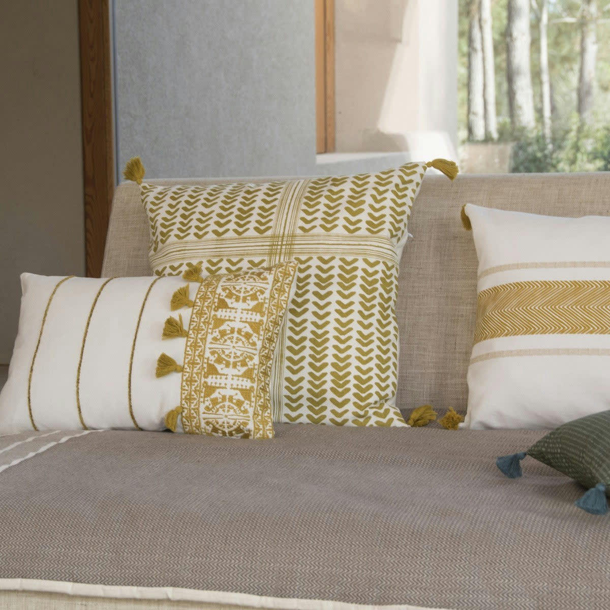 NEO BERBÈRE - Housse de coussin coton  50x30 jaune moutarde