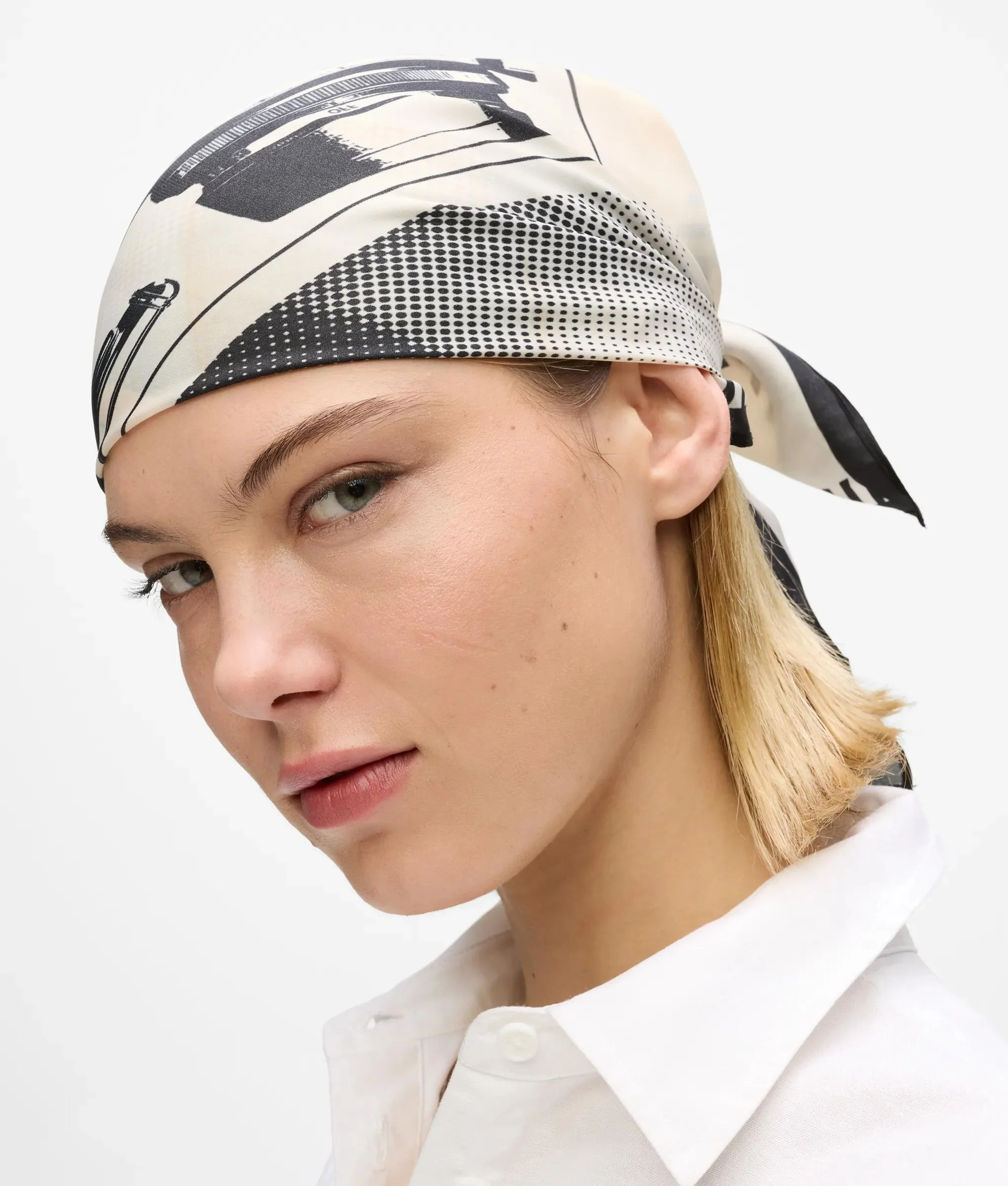Foulard bandana à imprimé Karl