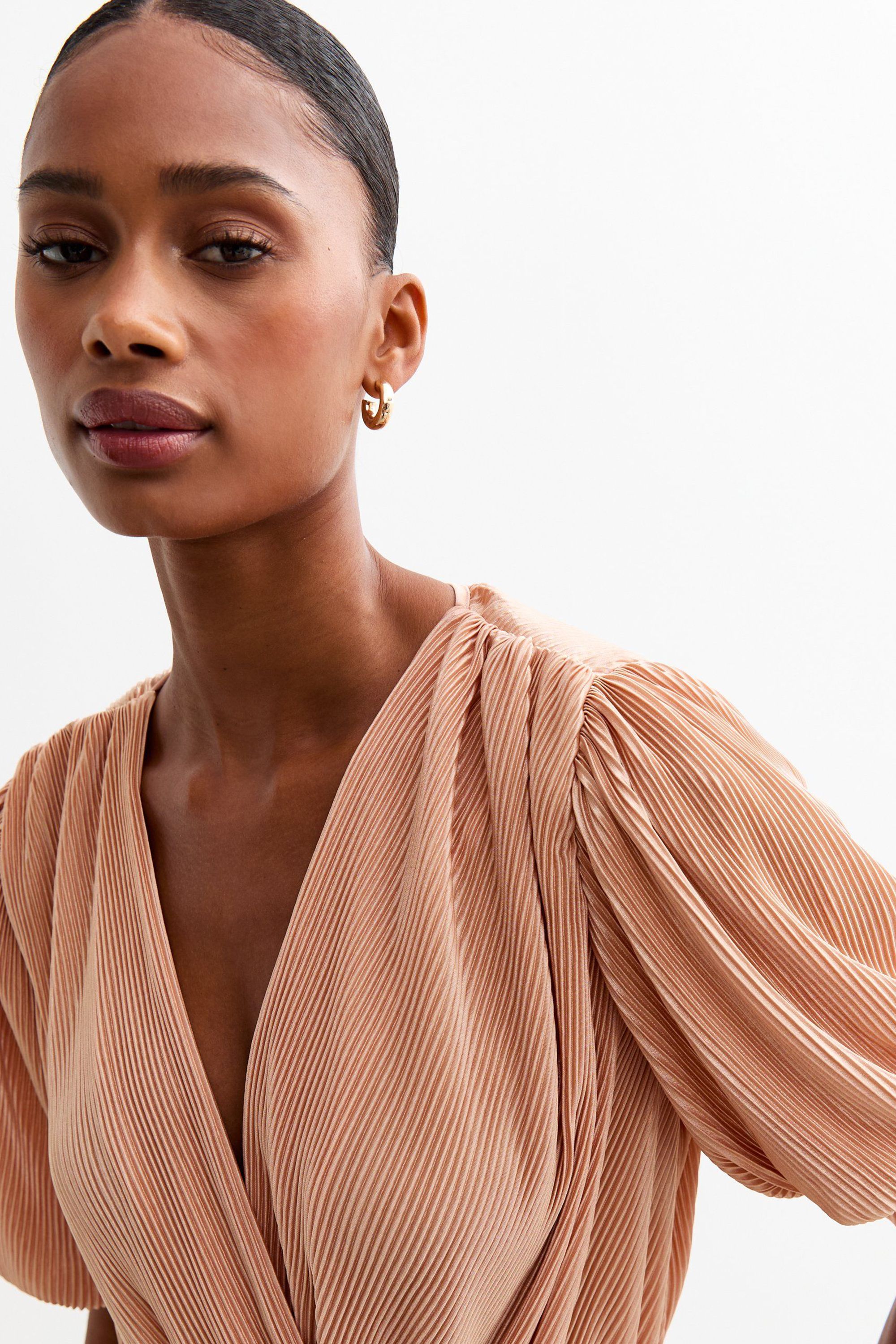 Gini London Nude Short Sleeves Plisse Wrap Midi Dress