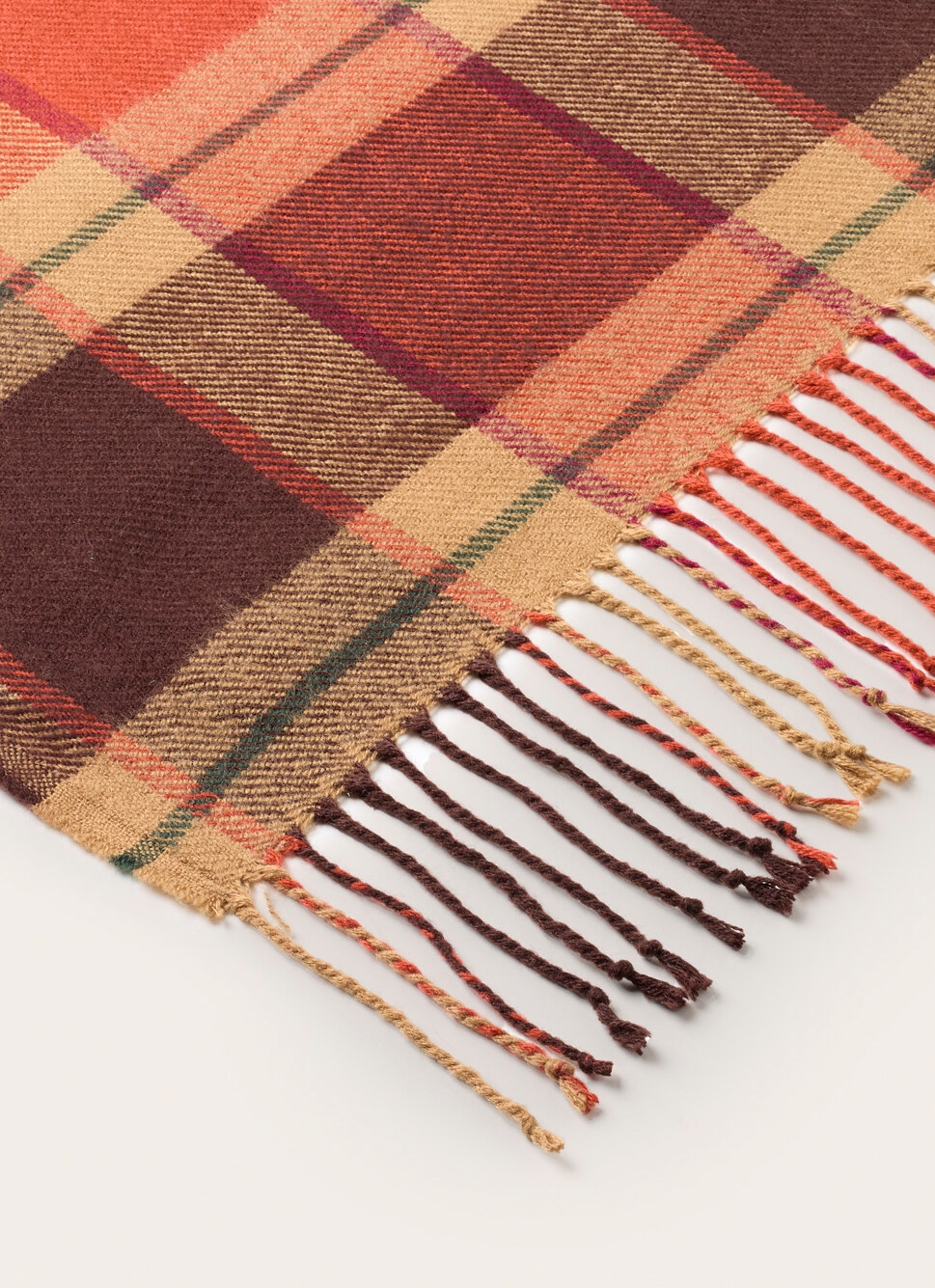 PLAID à CARREAUX AVEC FINITIONS FRANGÉES ROUILLE