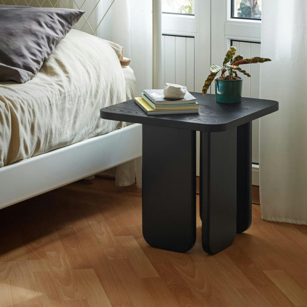 ARQ - Table d'appoint carrée en bois noir