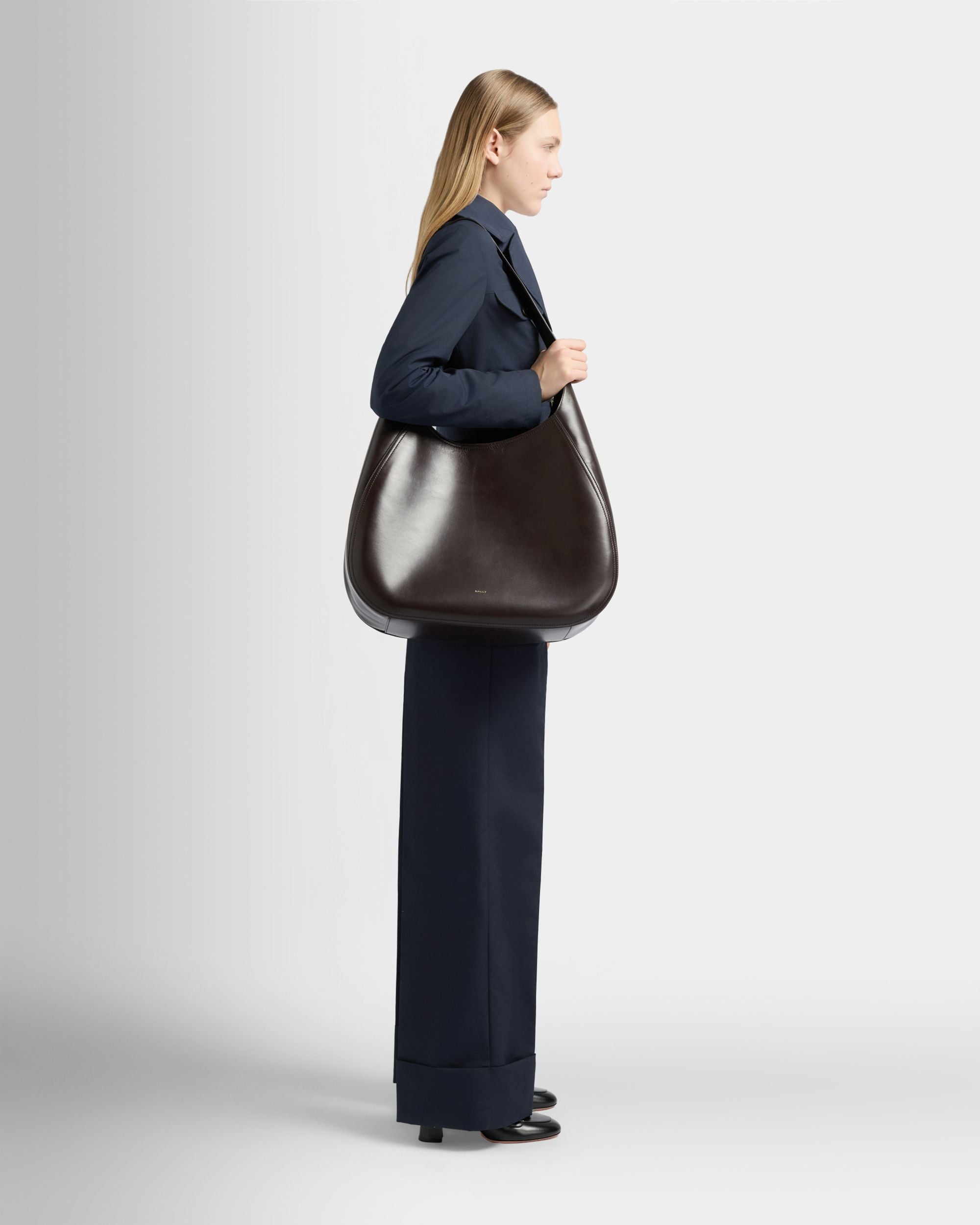 Große Hobo-Tasche Althea aus Leder in Chocolate