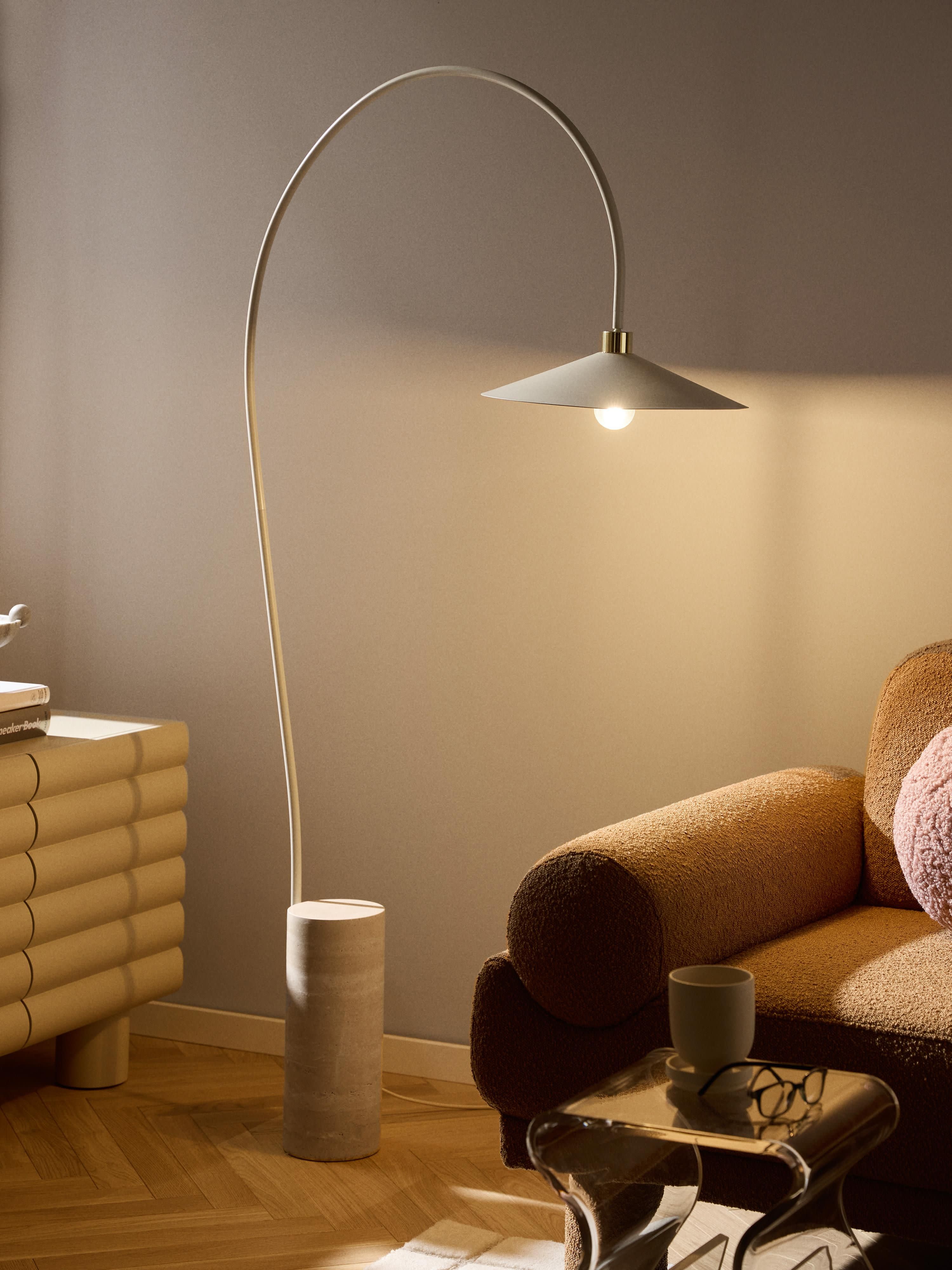 Bogenlampe Cora mit Travertinfuß