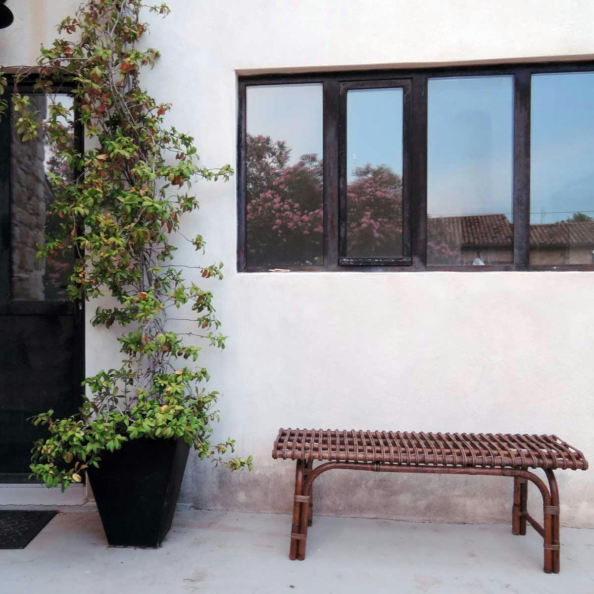 - Banc bout de lit en rotin tressé