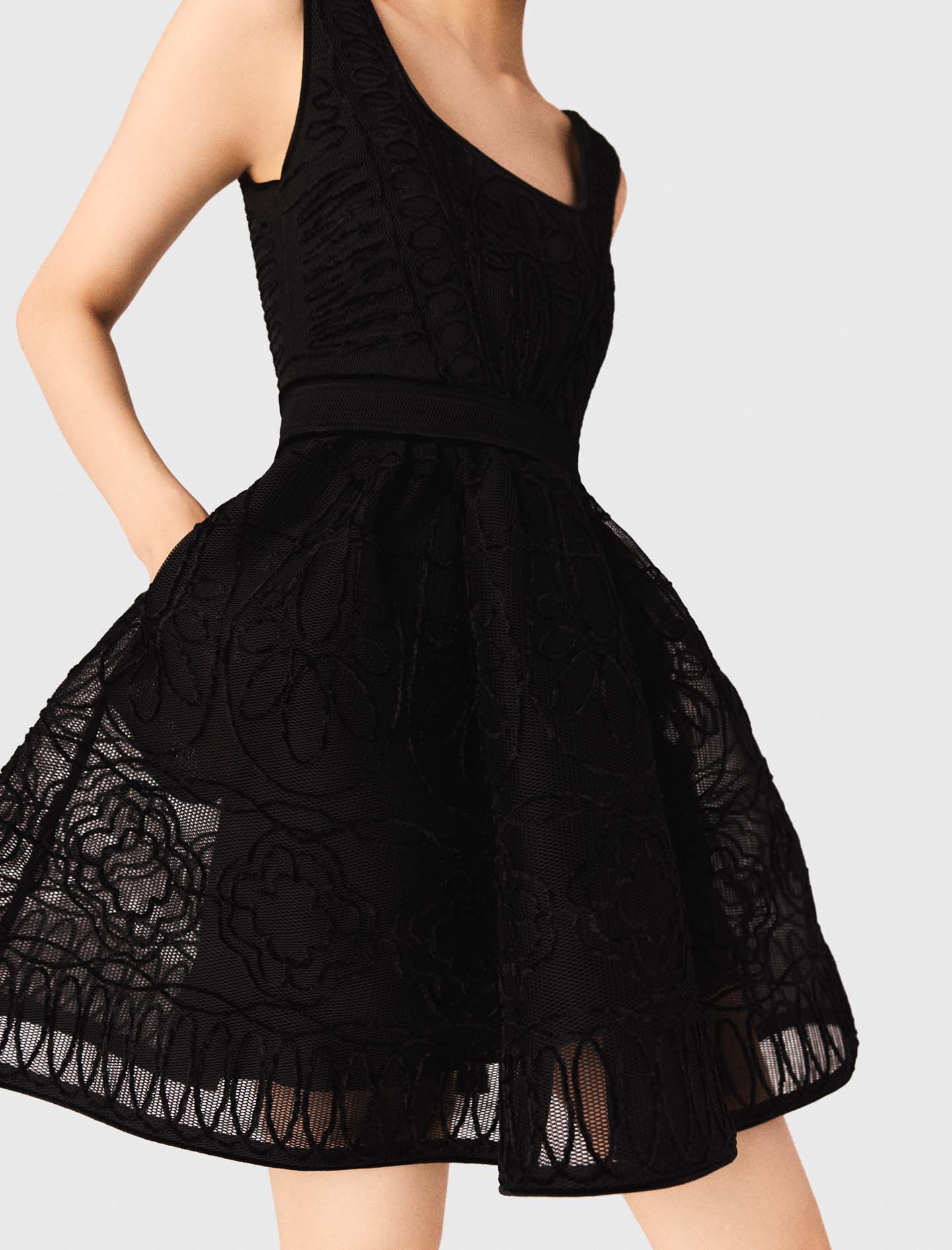 Robe courte brodée