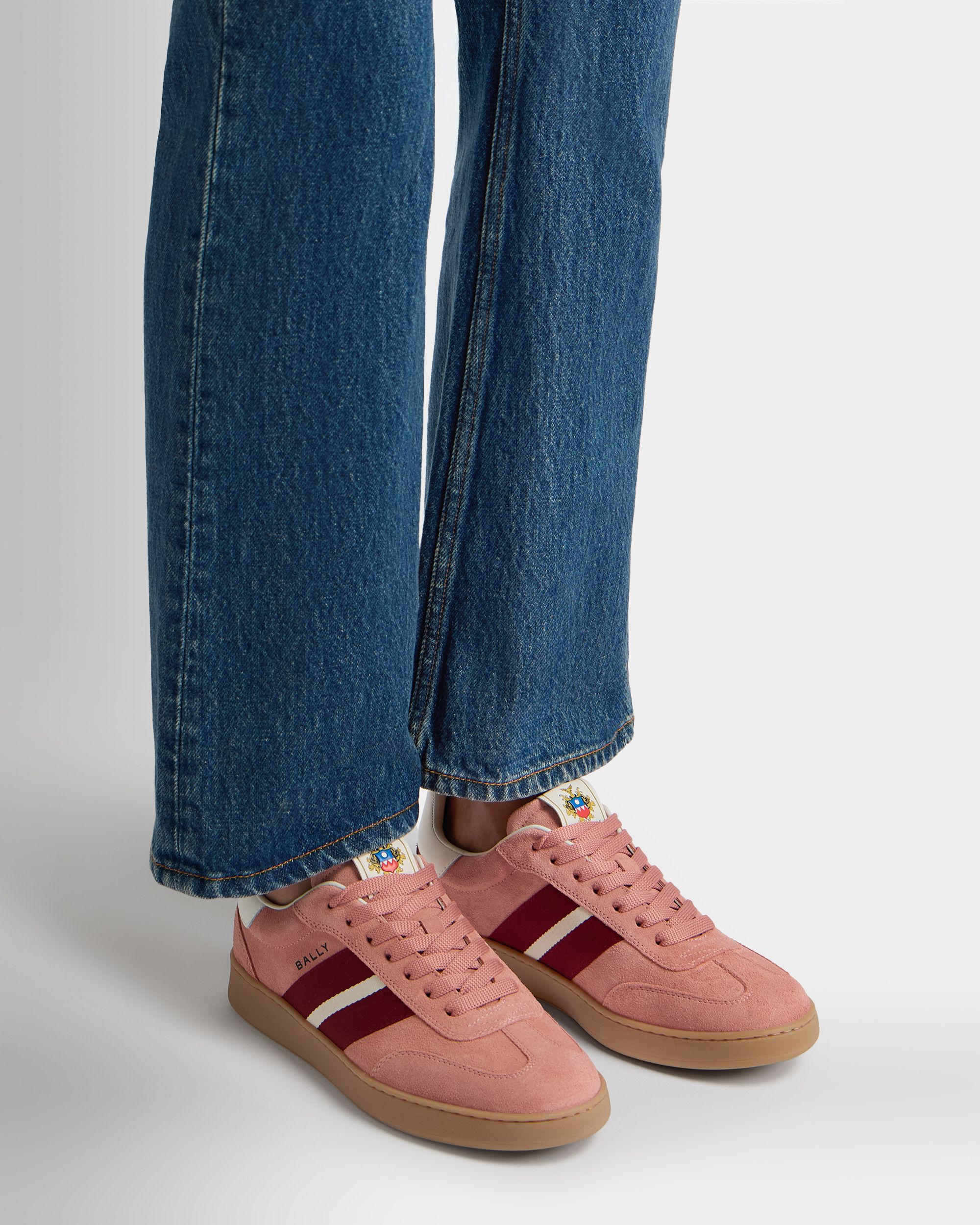 Retro Crest Sneaker Aus Veloursleder In Light Pink