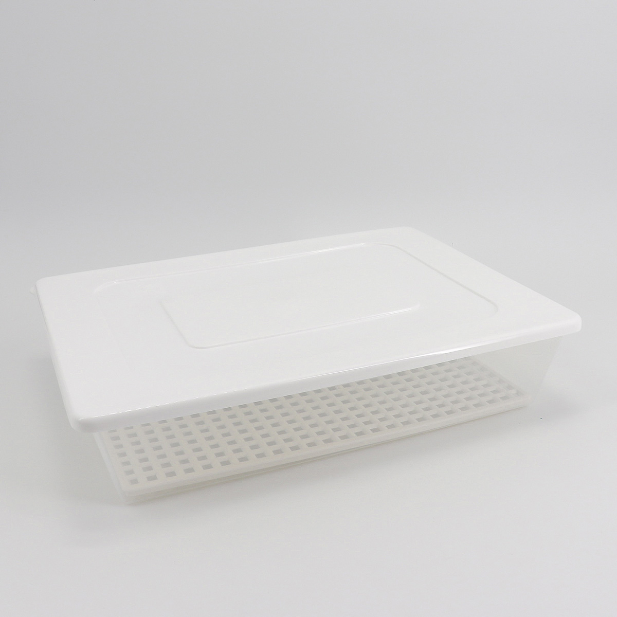 Caixa retangular branca com rede