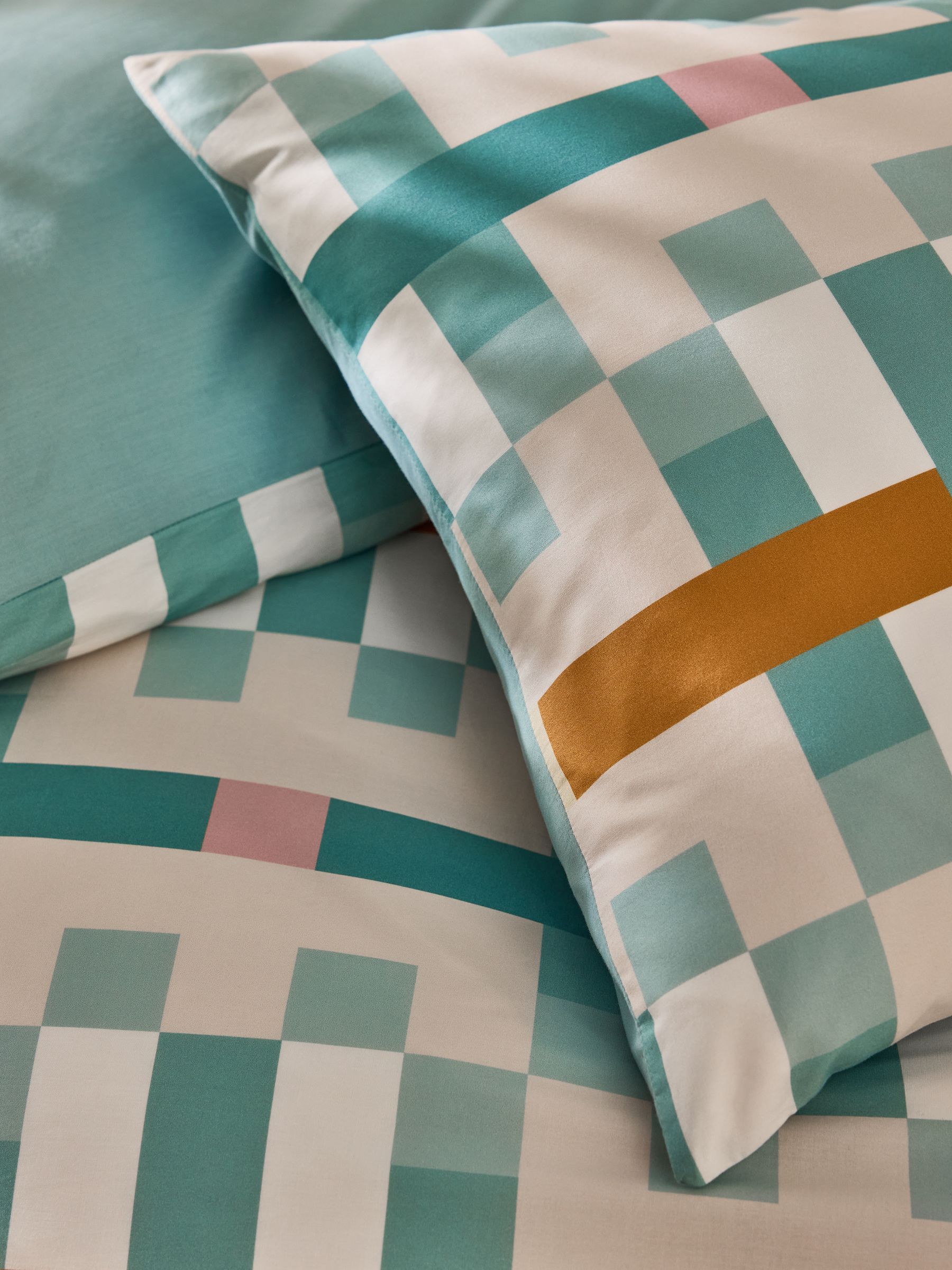 Carys 180 Thread Count Duvet Cover and Pillowcase Set in Blue