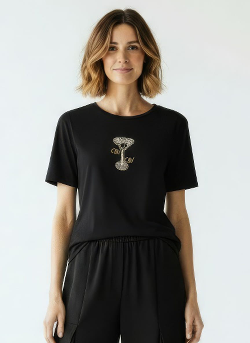 T-Shirt mit Perlenaplikation