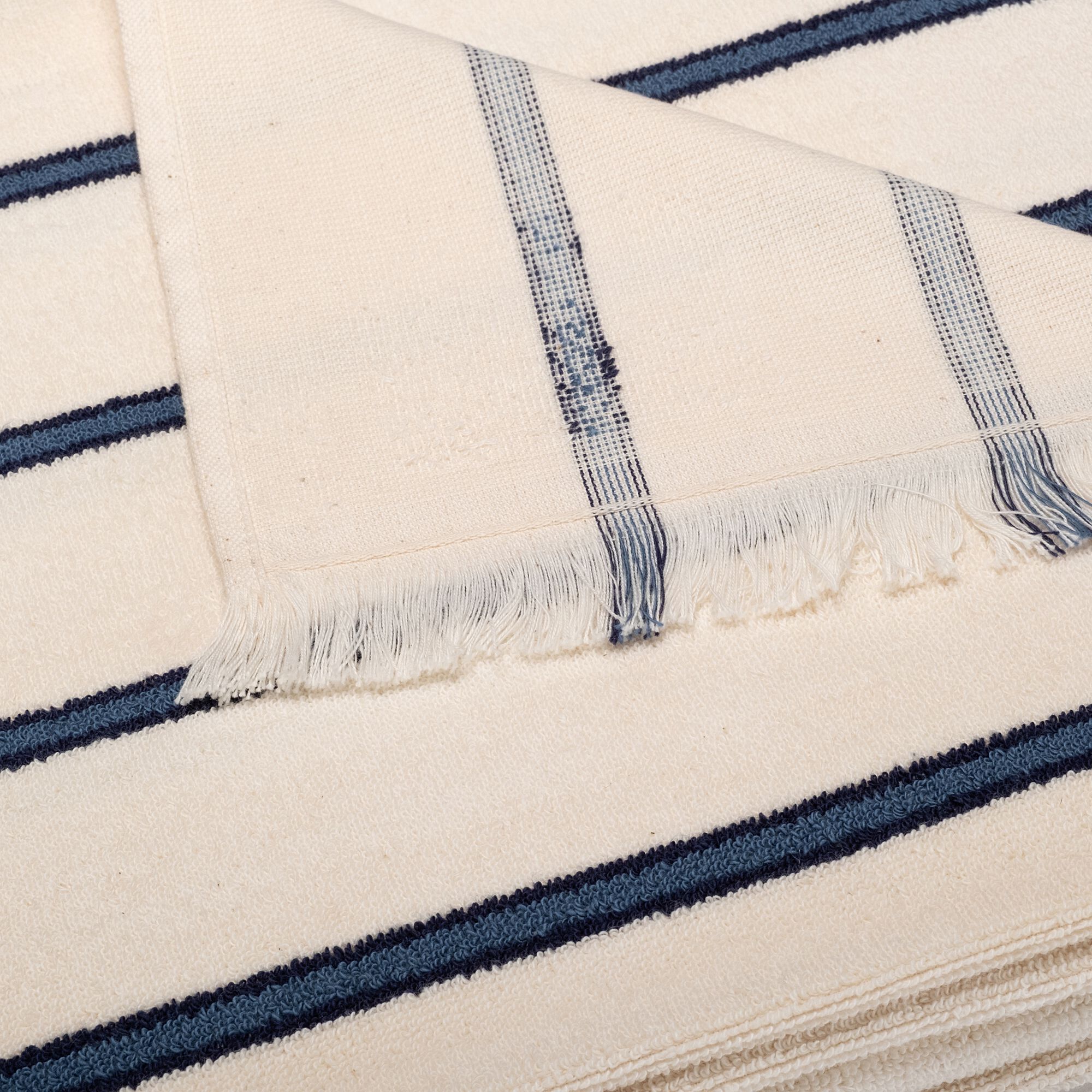 AMASIS - Drap de plage frangé en coton à rayures 100x180cm - beige