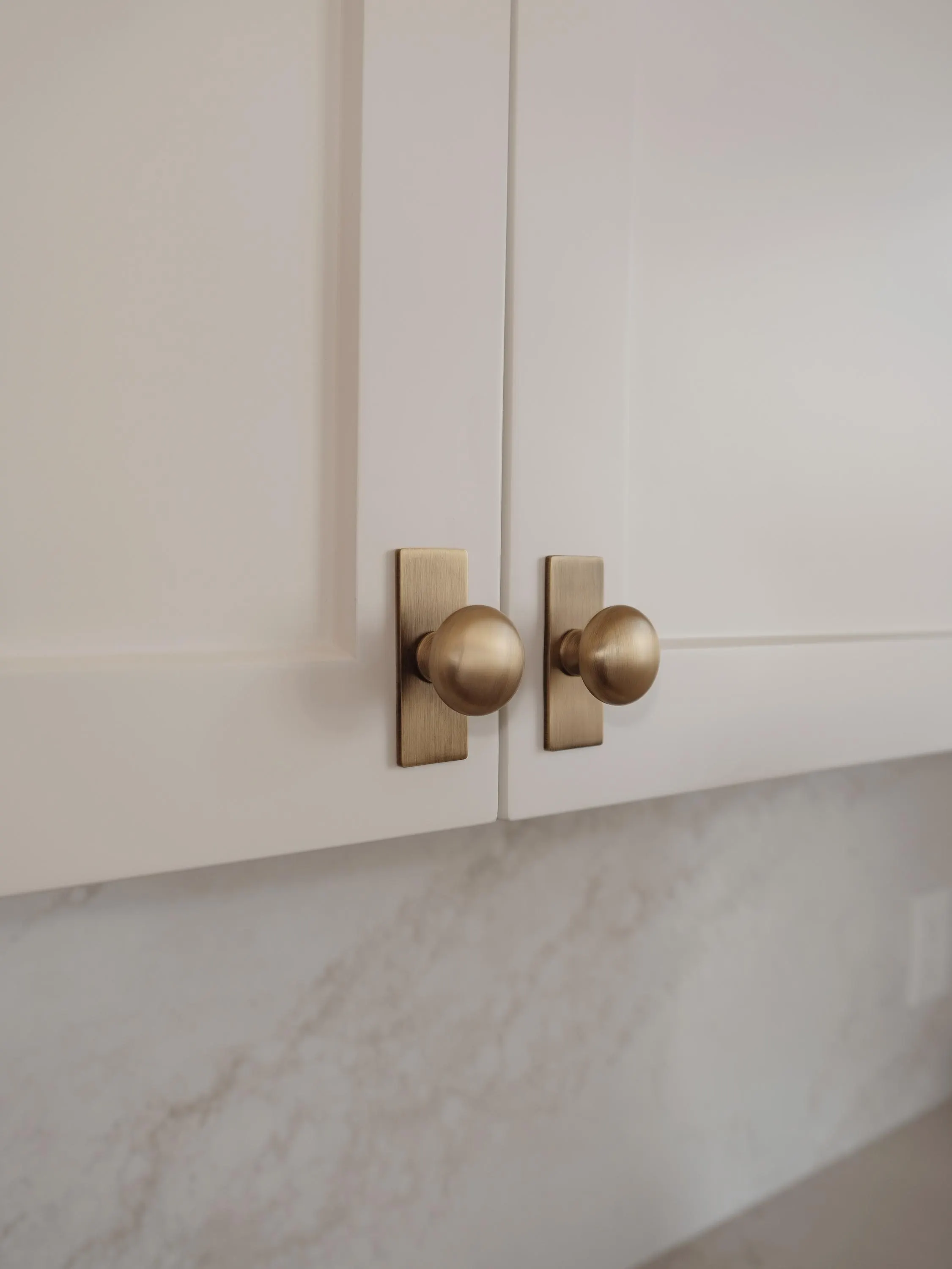 Lennox Knob| Solid Brass Cabinet Knob with backplate, Heritage Brass and Brushed Brass | Kitchen Bathroom Mudroom Dresser Furniture Handles