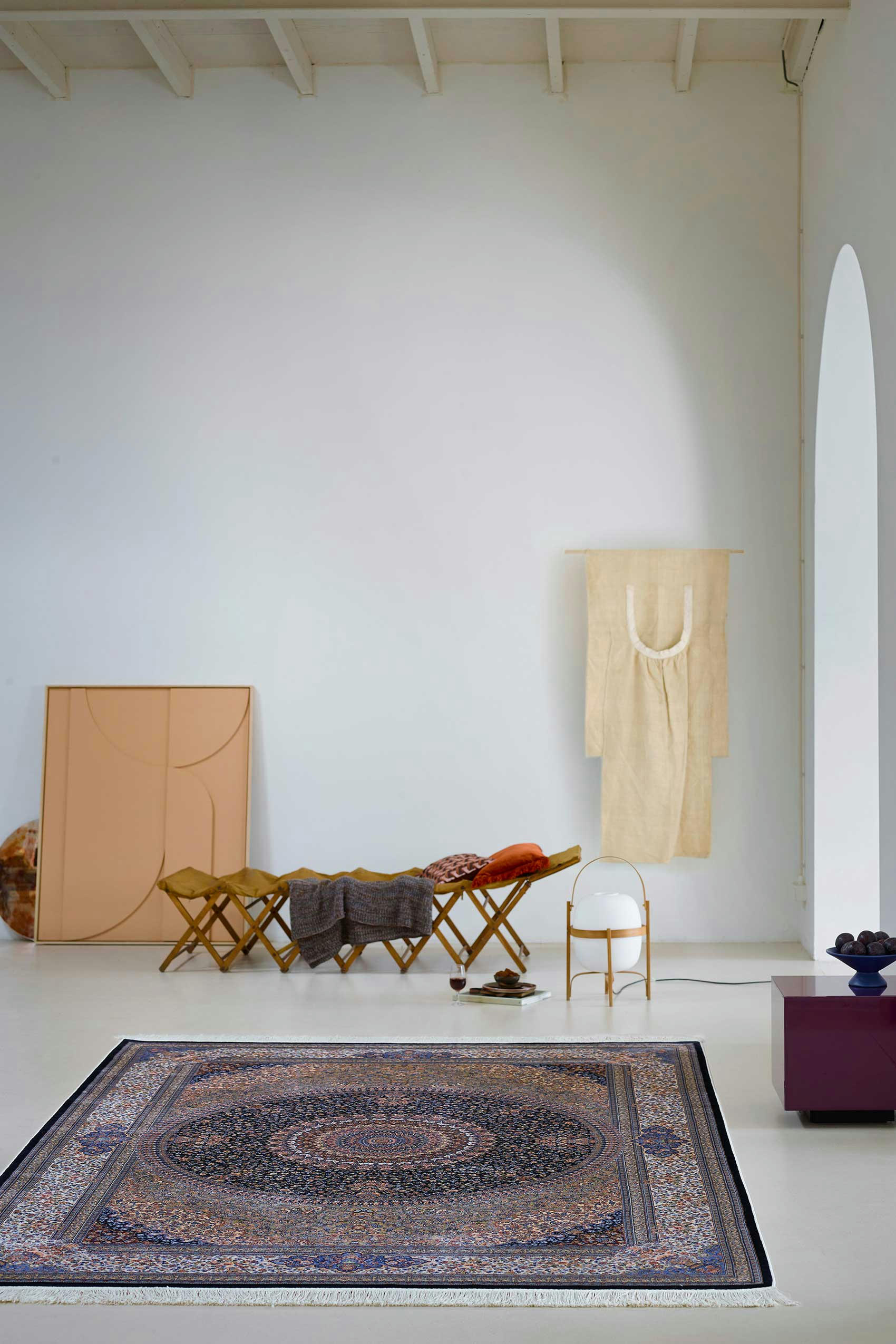 TÄBRIZ - Tapis tissé fin soyeux vintage bleu de très grande qualité 400x300