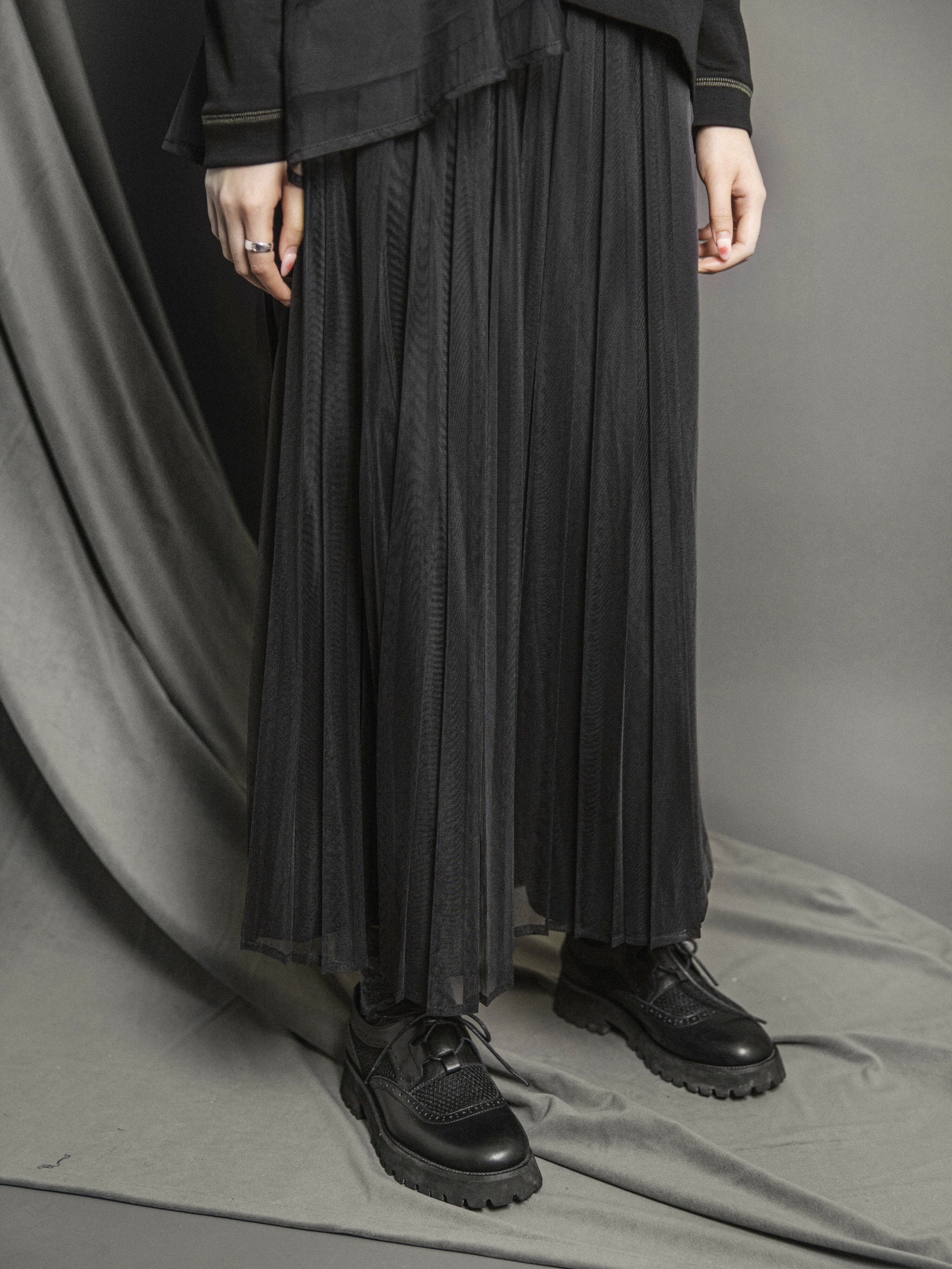 Pants with pleated mesh detail - 162D