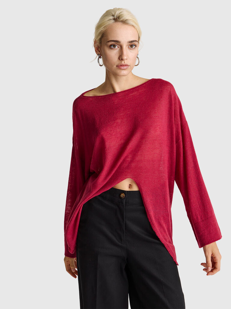 Light sweater with knot