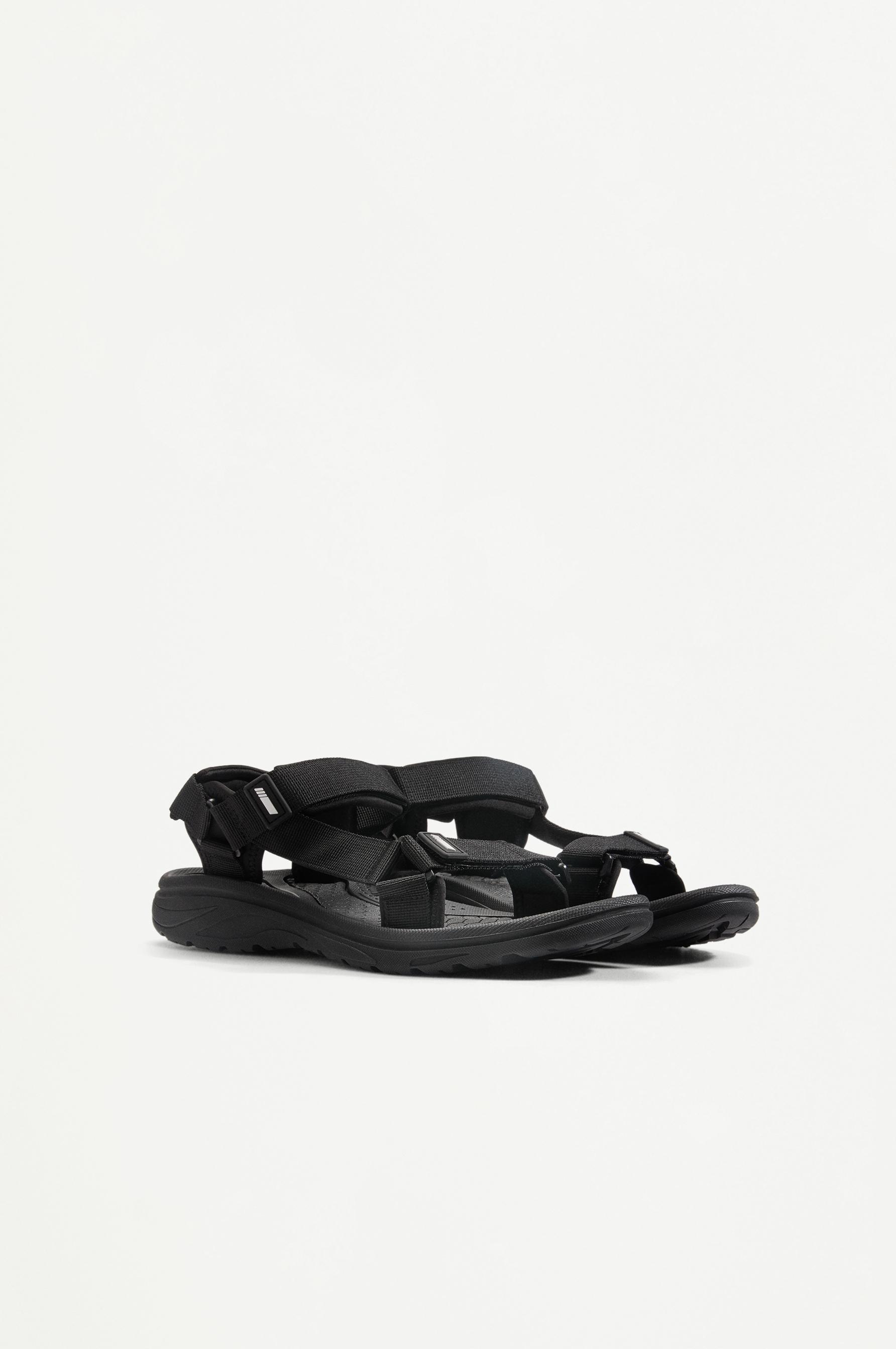 Sandalia deportiva tiras