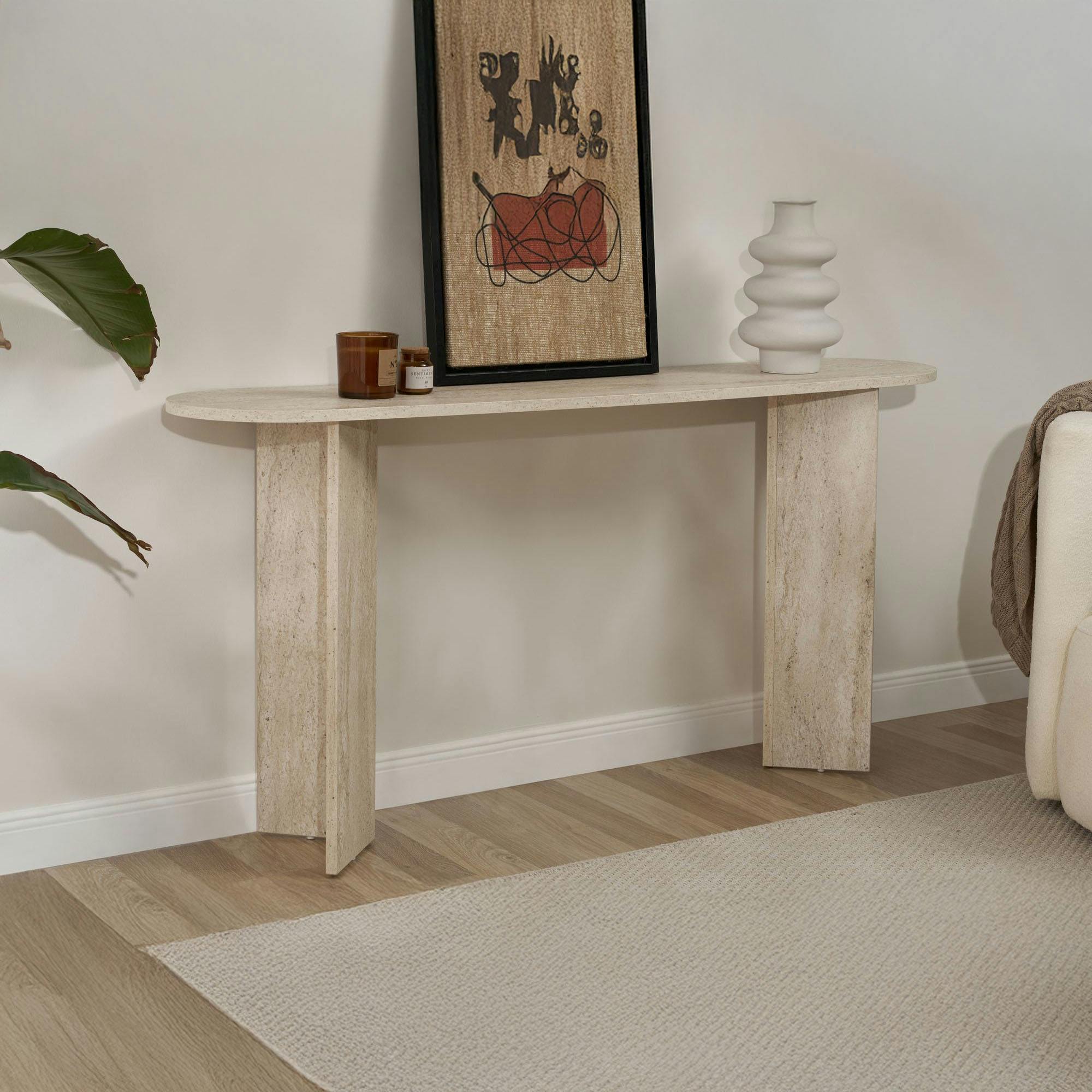 Console de salon ovale effet travertin - pieds en V MARFA