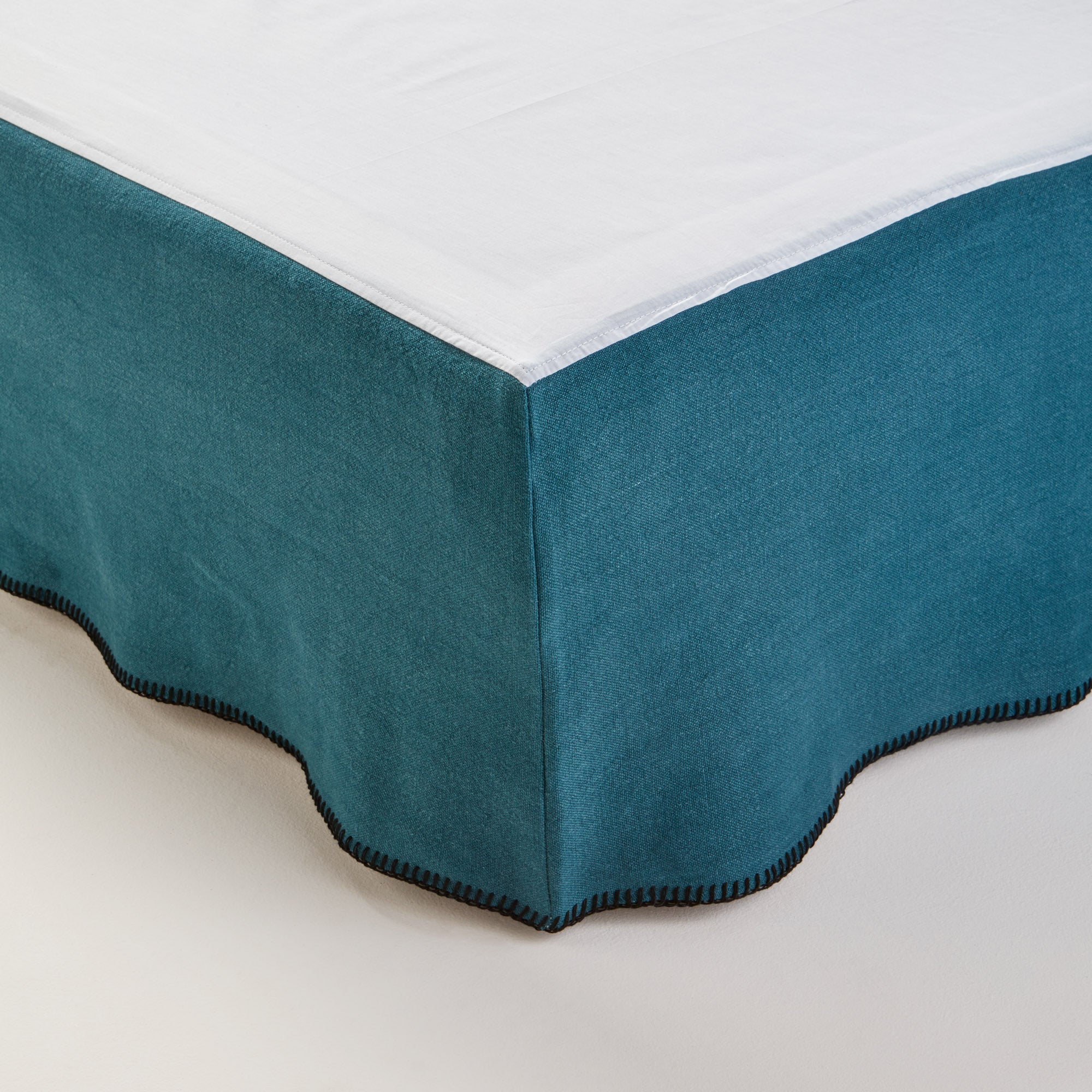 Madura Hoes voor boxspring Nino indigo en zwarte slinger 140x200 cm